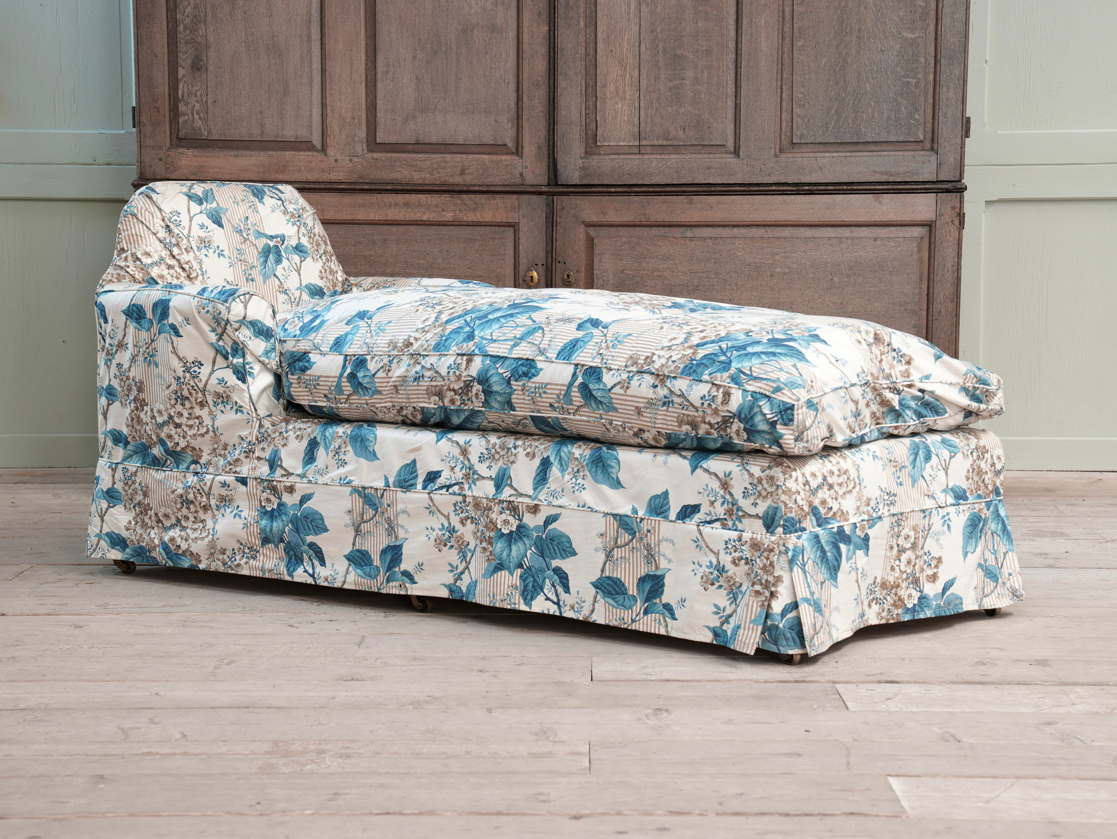 A Howard & Sons Day Bed - Image 6