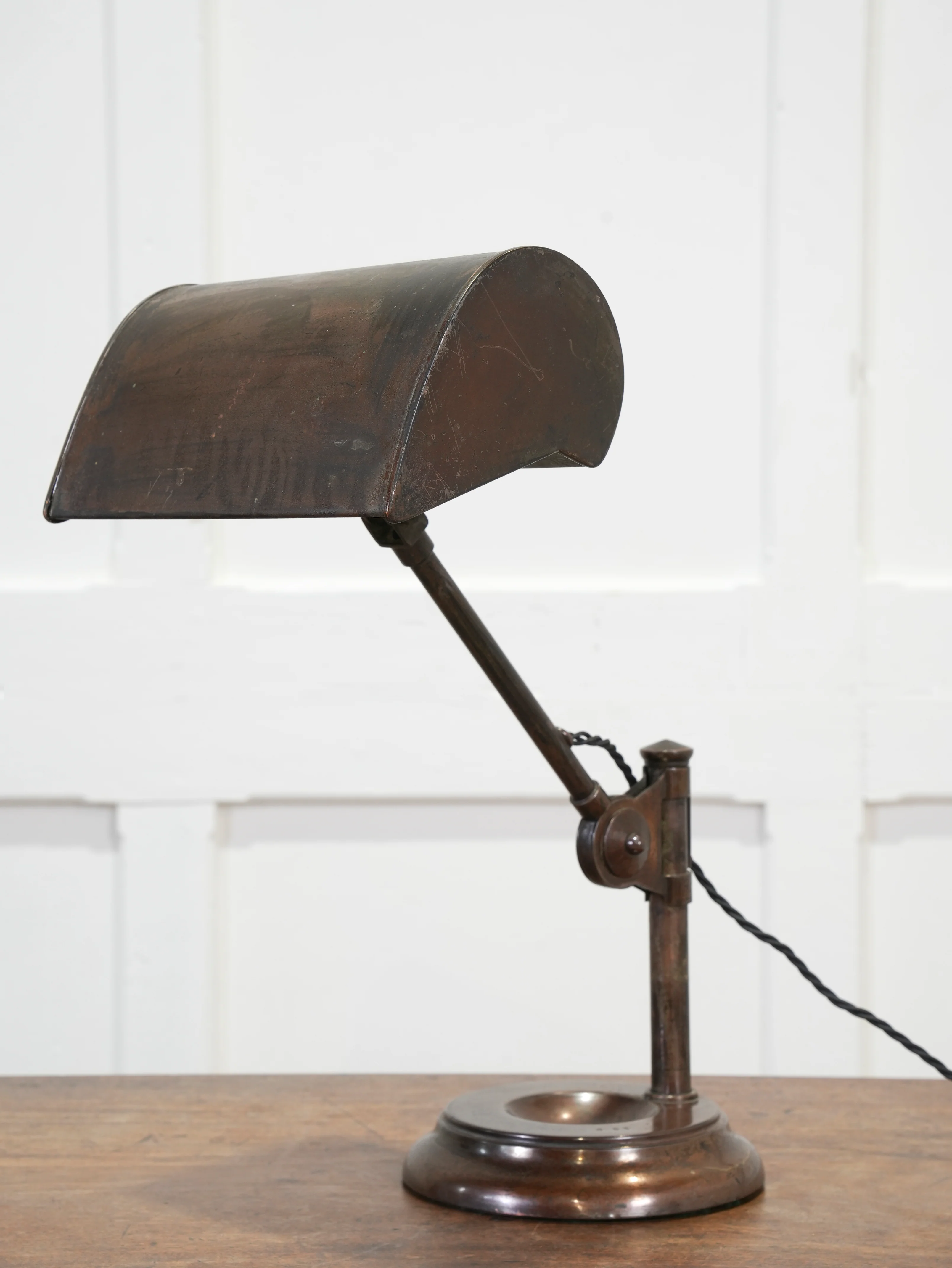 A 1930's Brass Bankers Lamp - Image 4