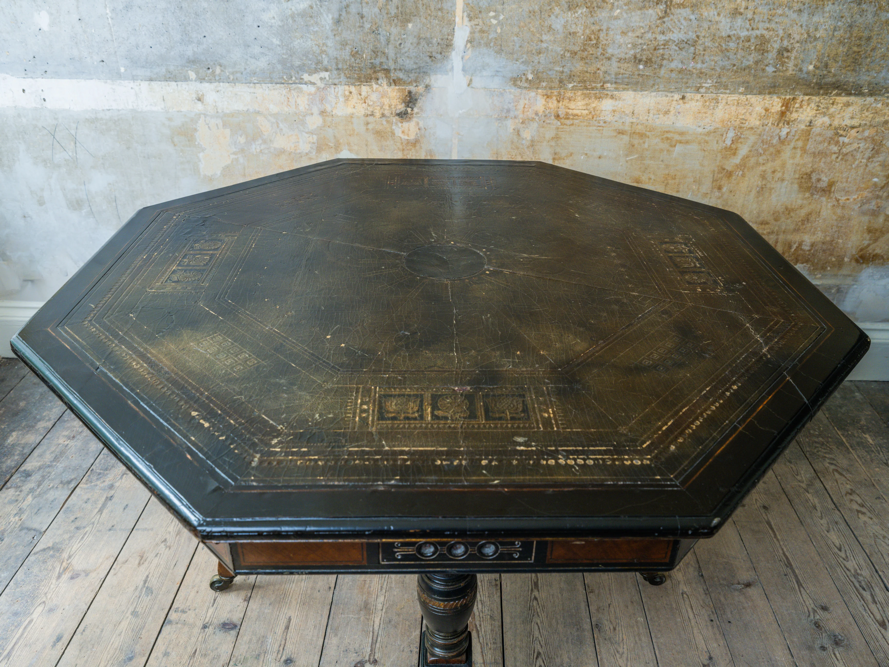 A 19th Century Aesthetic Movement Centre Table - Image 3