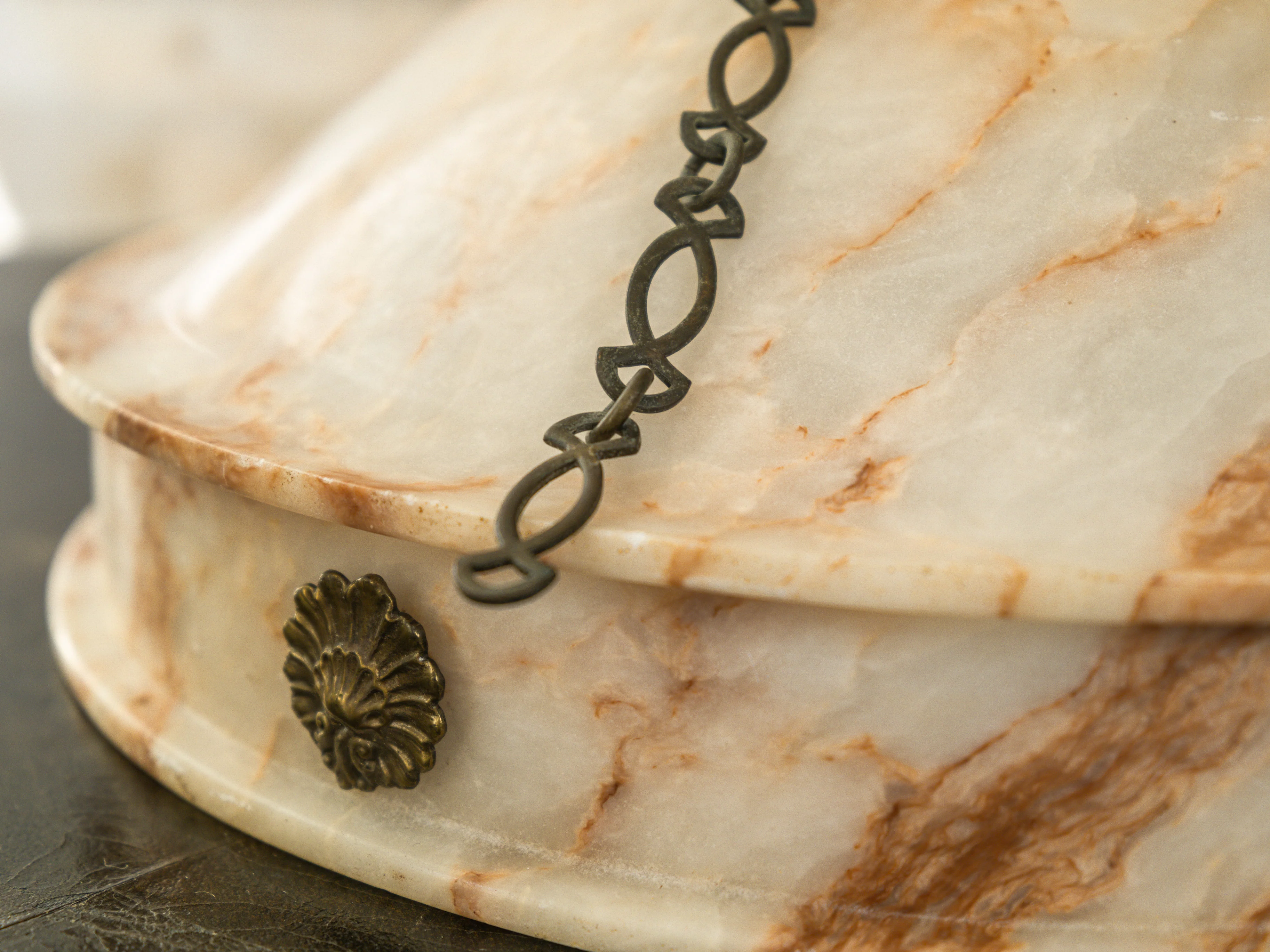 An Early 20th Century Alabaster Dish Light - Image 16
