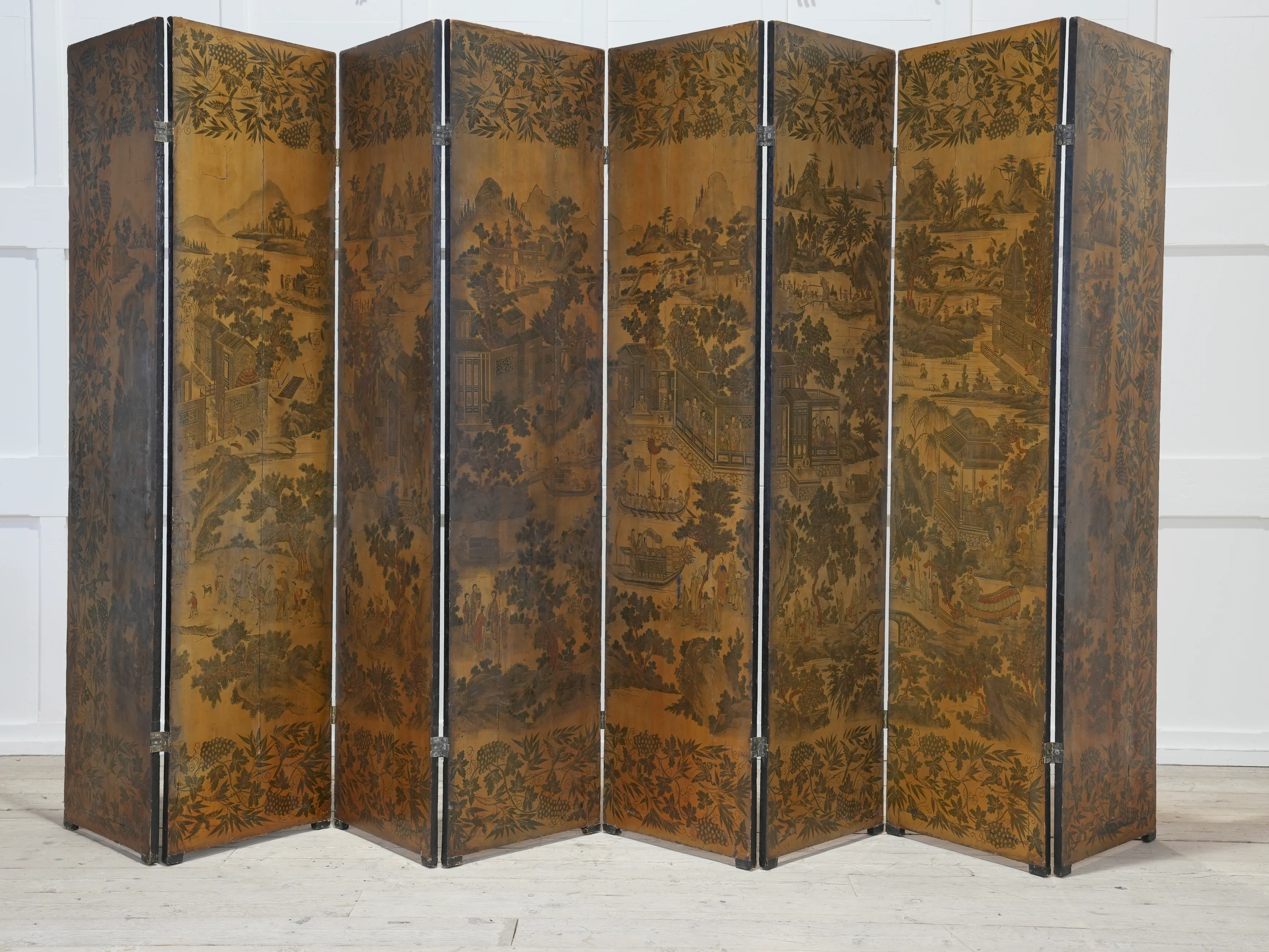 A Regency Eight-Fold Lacquered Room Screen - Image 27