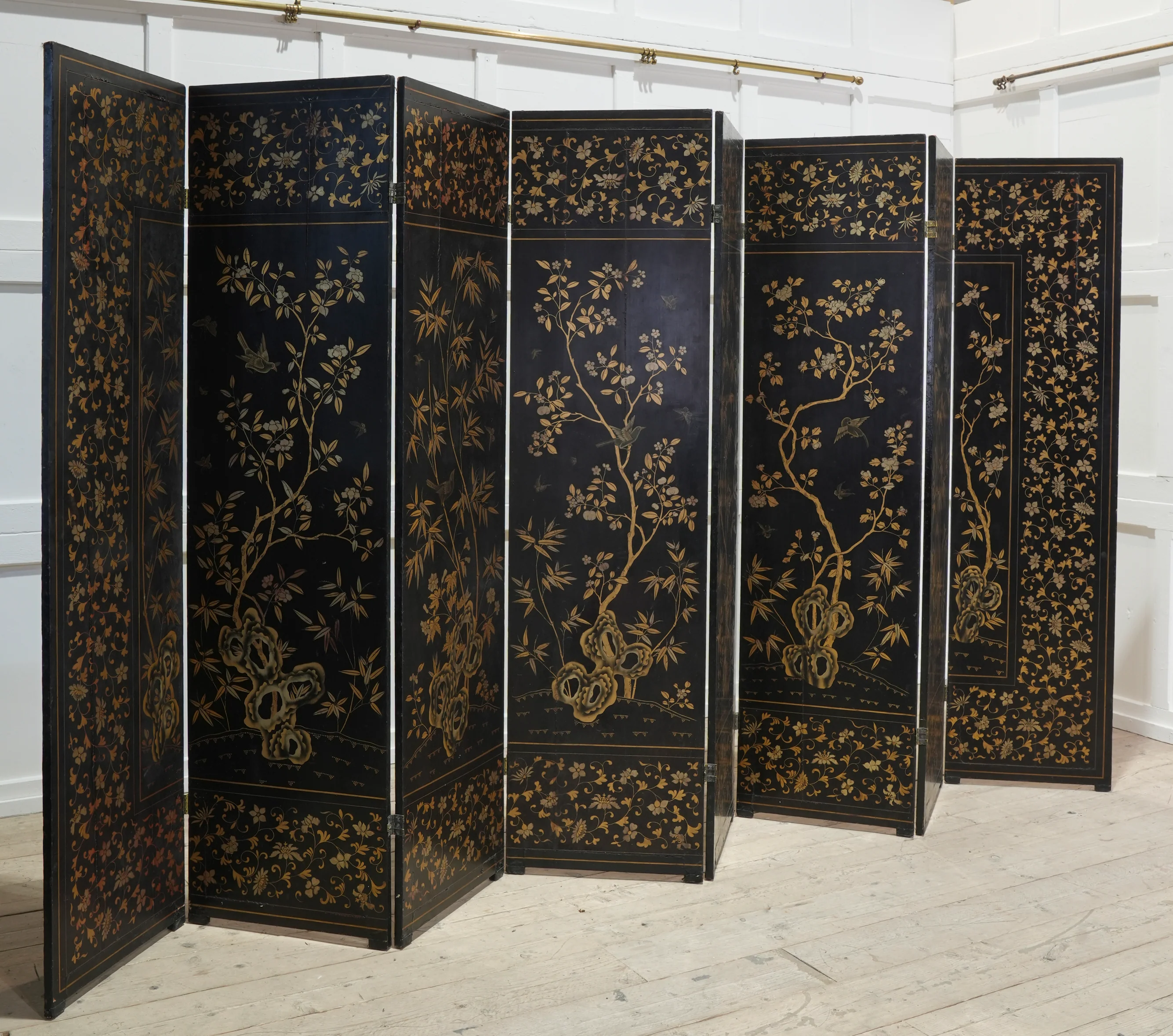 A Regency Eight-Fold Lacquered Room Screen - Image 3
