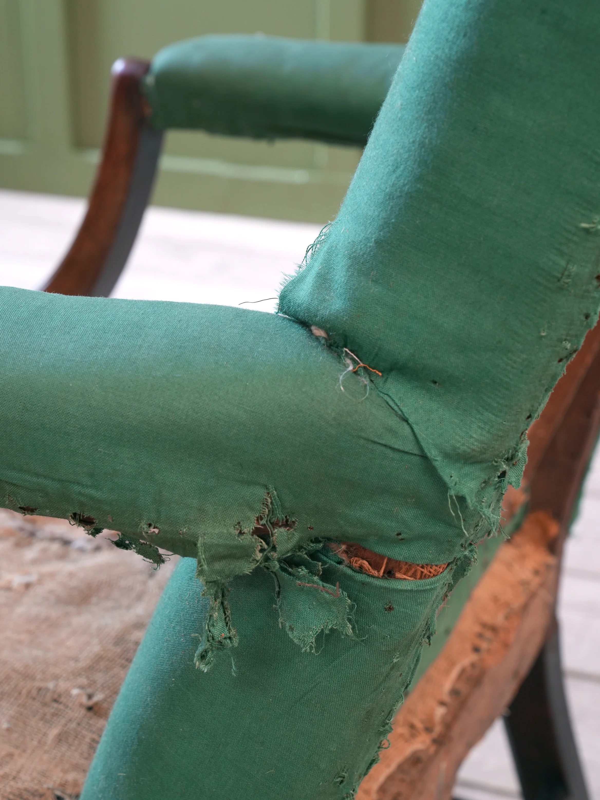 A George III Mahogany Gainsborough Armchair - Image 11