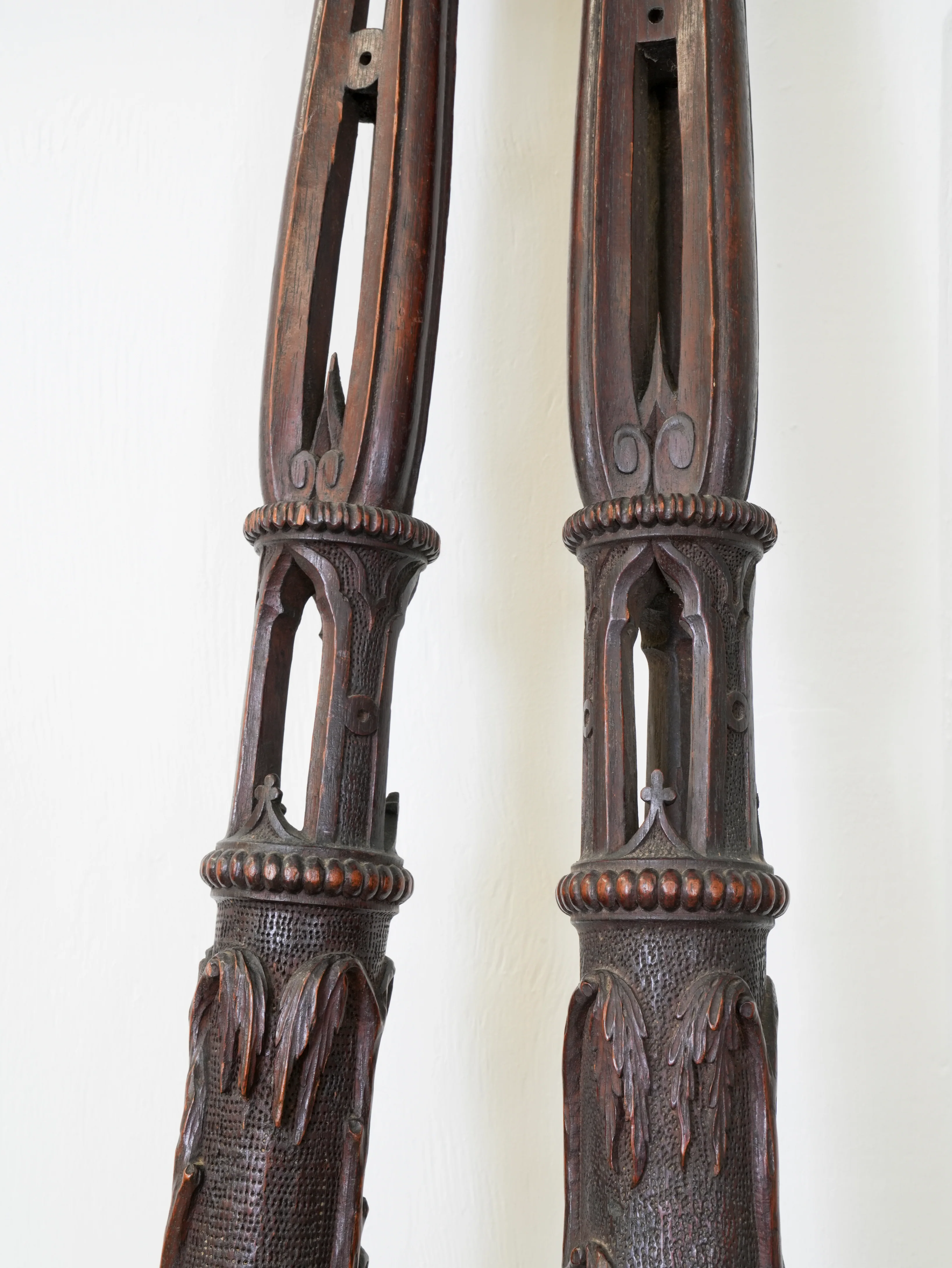 An Outstanding Pair of 18th Century Mahogany Bedposts - Image 7