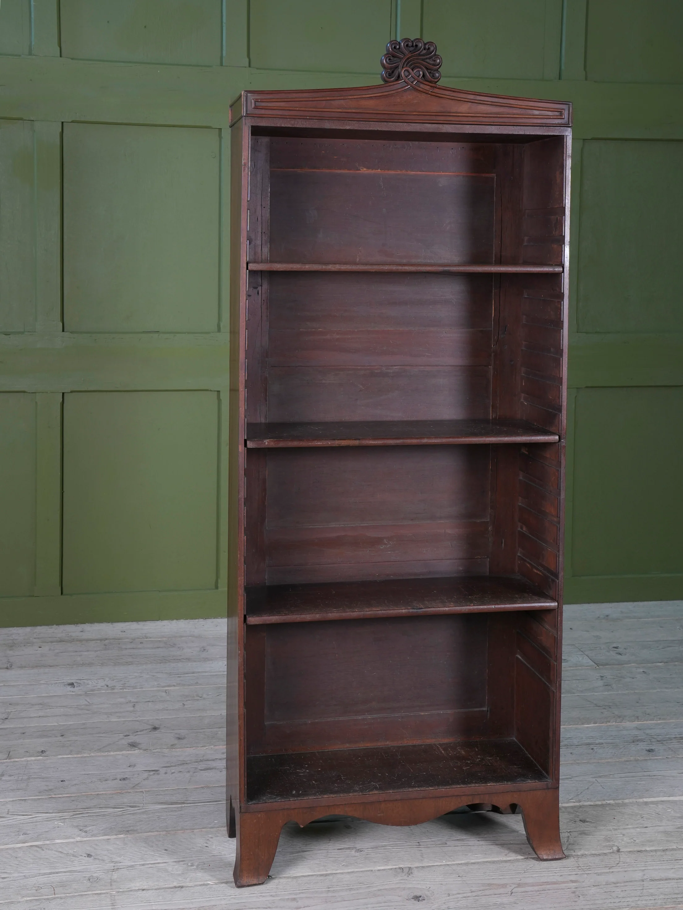A Late Regency Mahogany Bookcase - Image 5