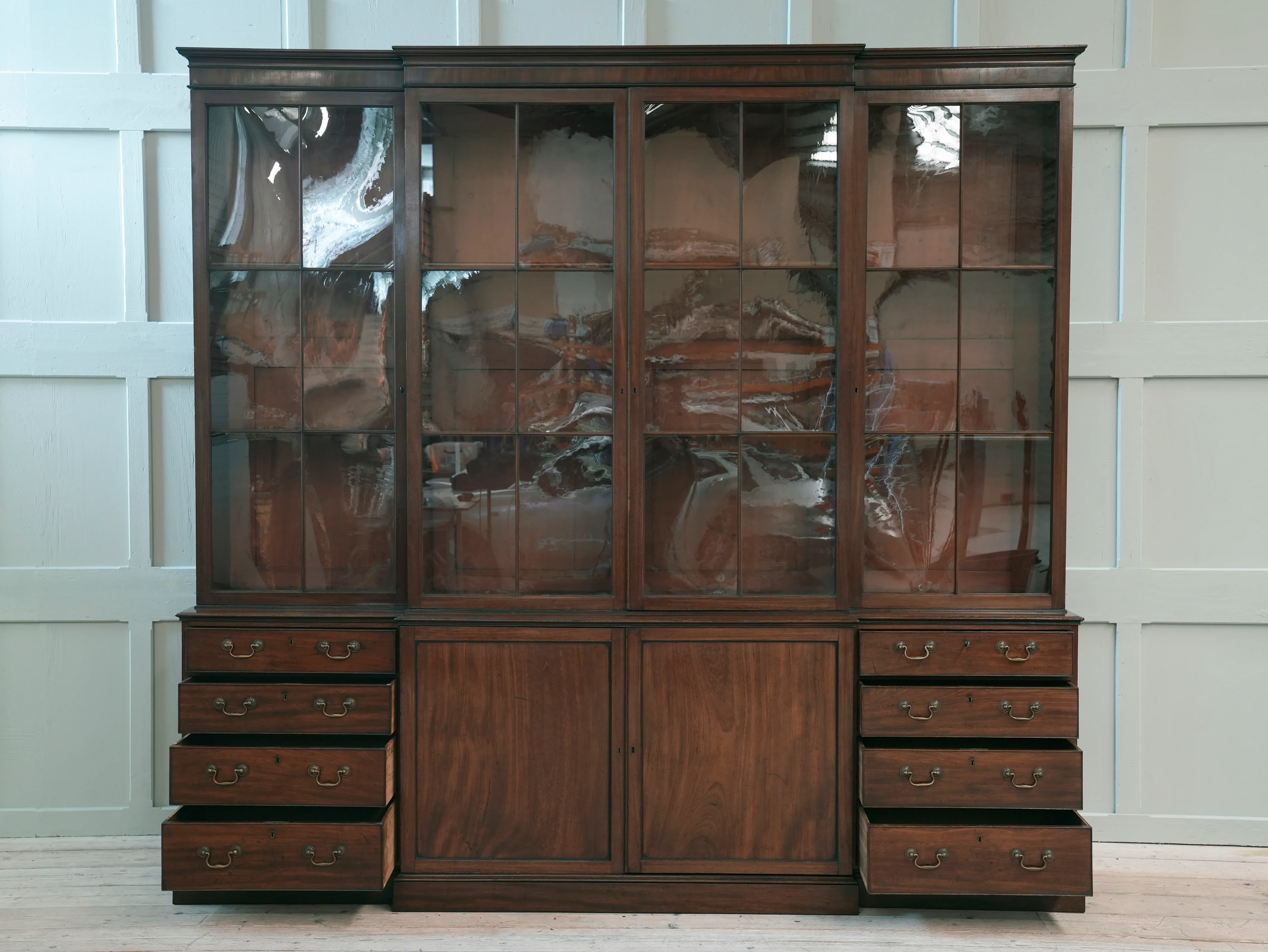 A Large George III Mahogany Breakfront Bookcase - Image 10