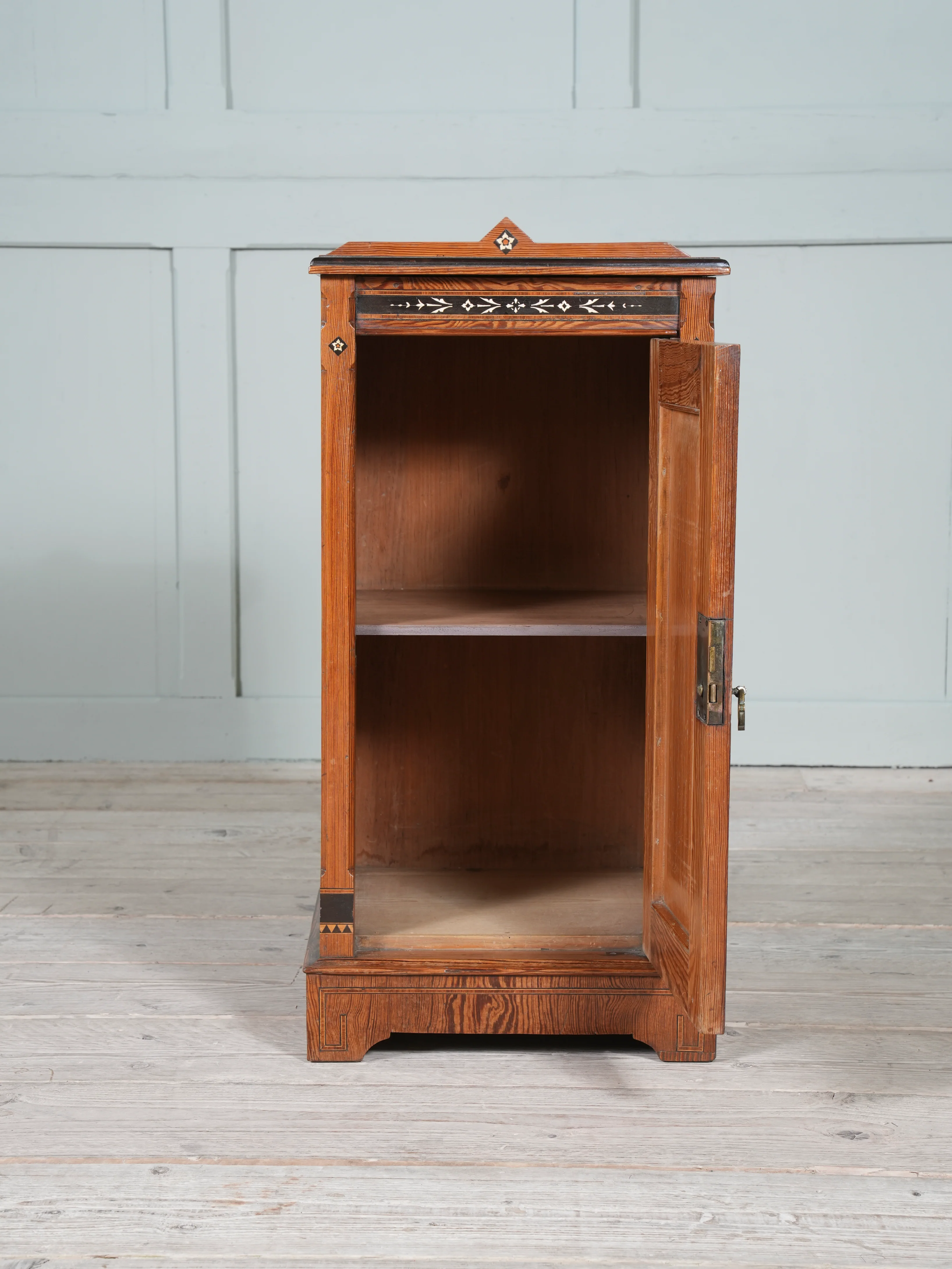 Aesthetic Movement Bedside Cabinet - Image 4