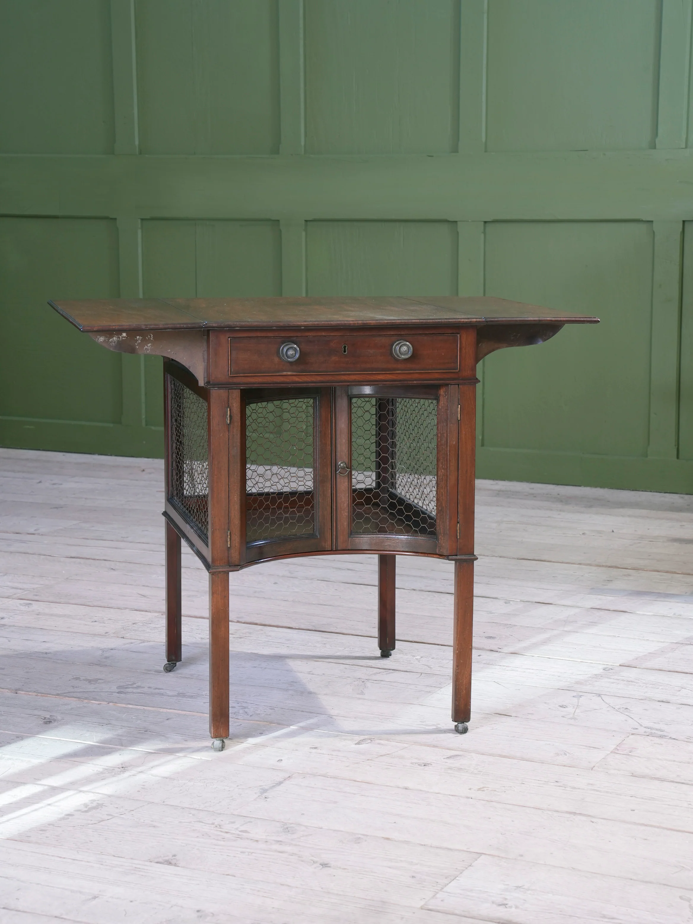 A Chippendale Period Pembroke Supper Table - Image 11