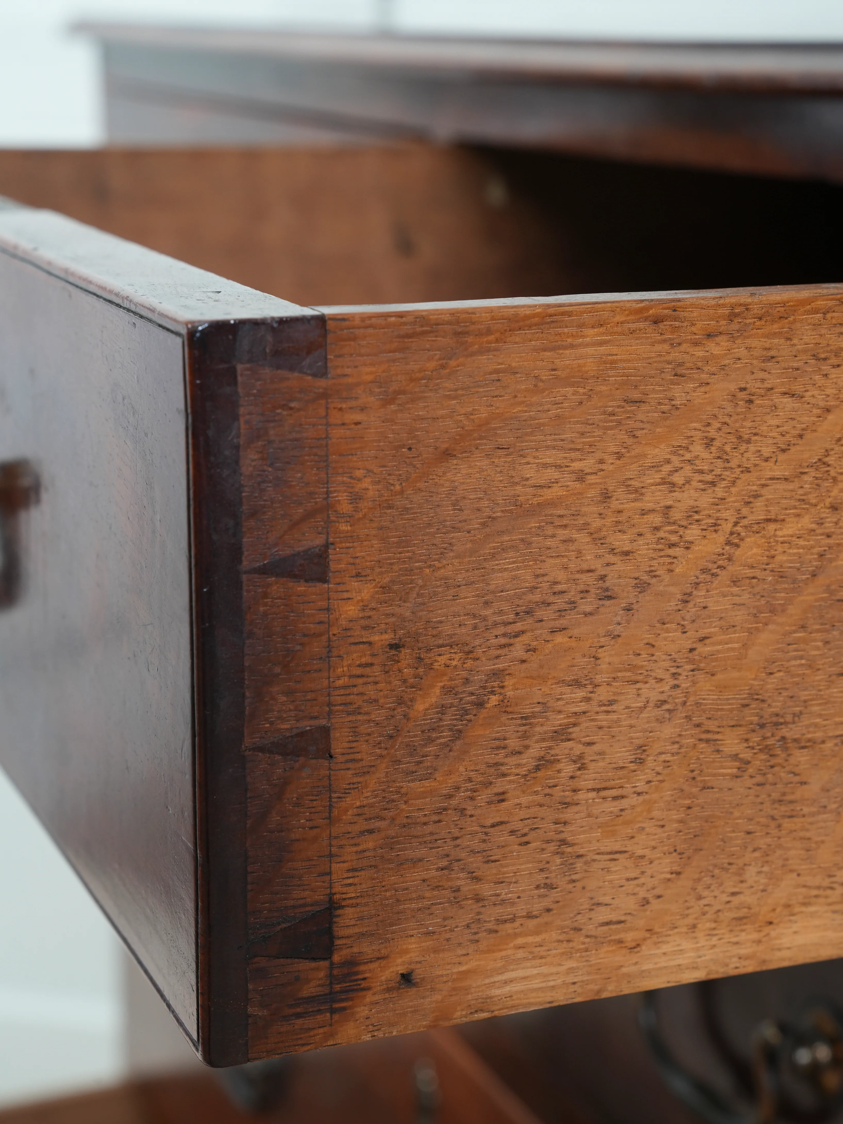 A Early 19th Century Mahogany Chest of Drawers - Image 8