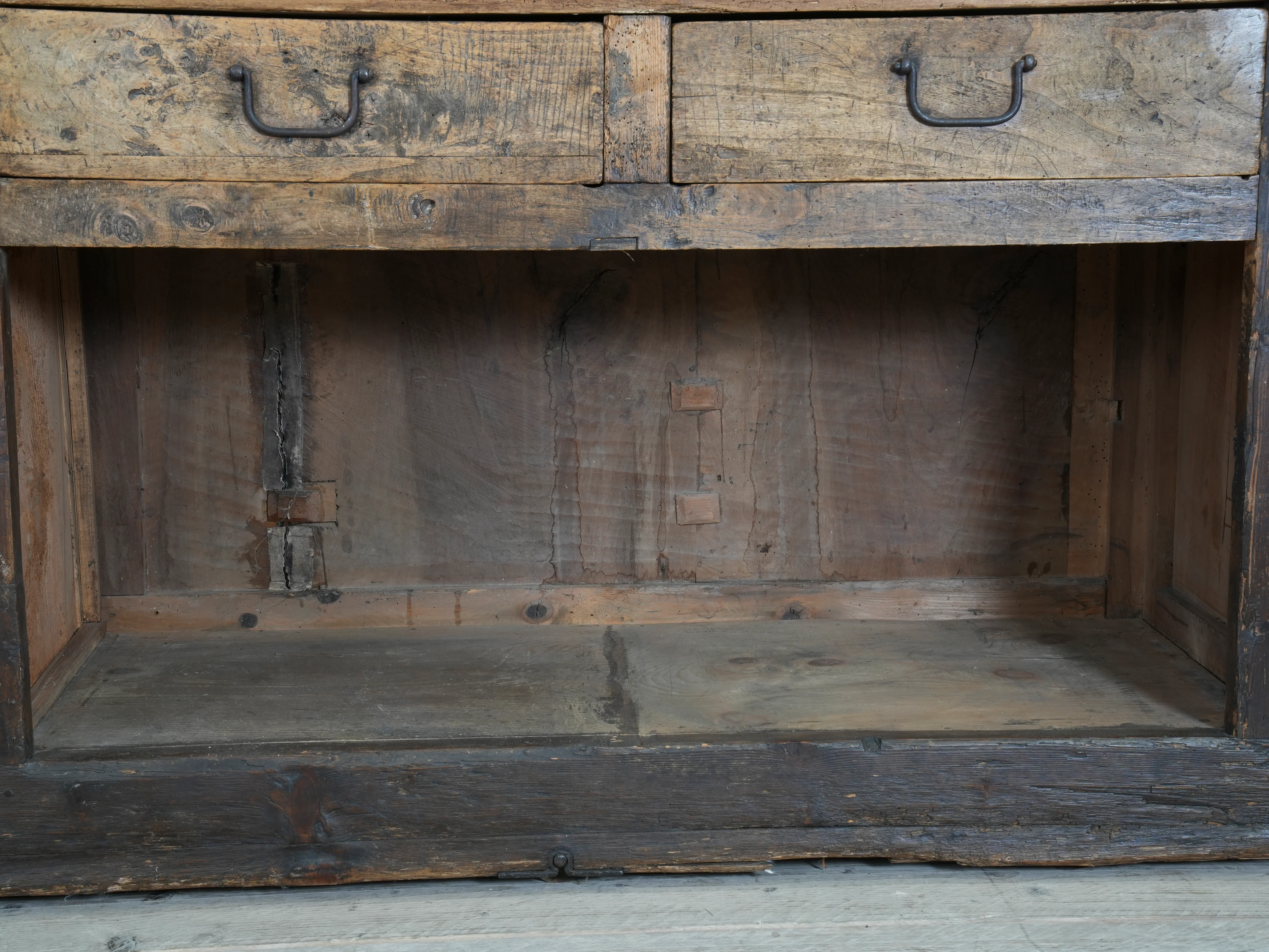 A 19th Century Italian Shop Counter - Image 13