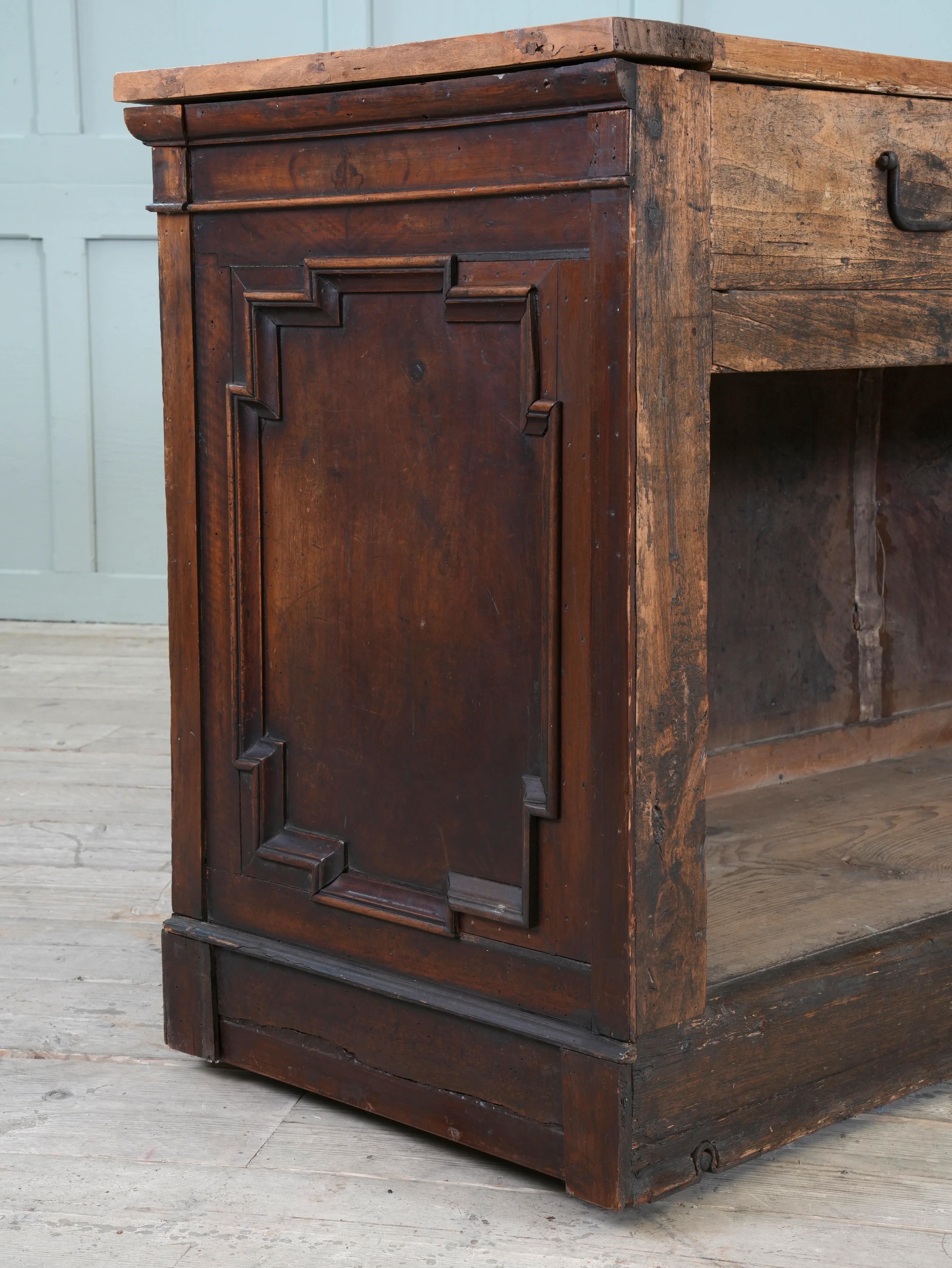 A 19th Century Italian Shop Counter - Image 15
