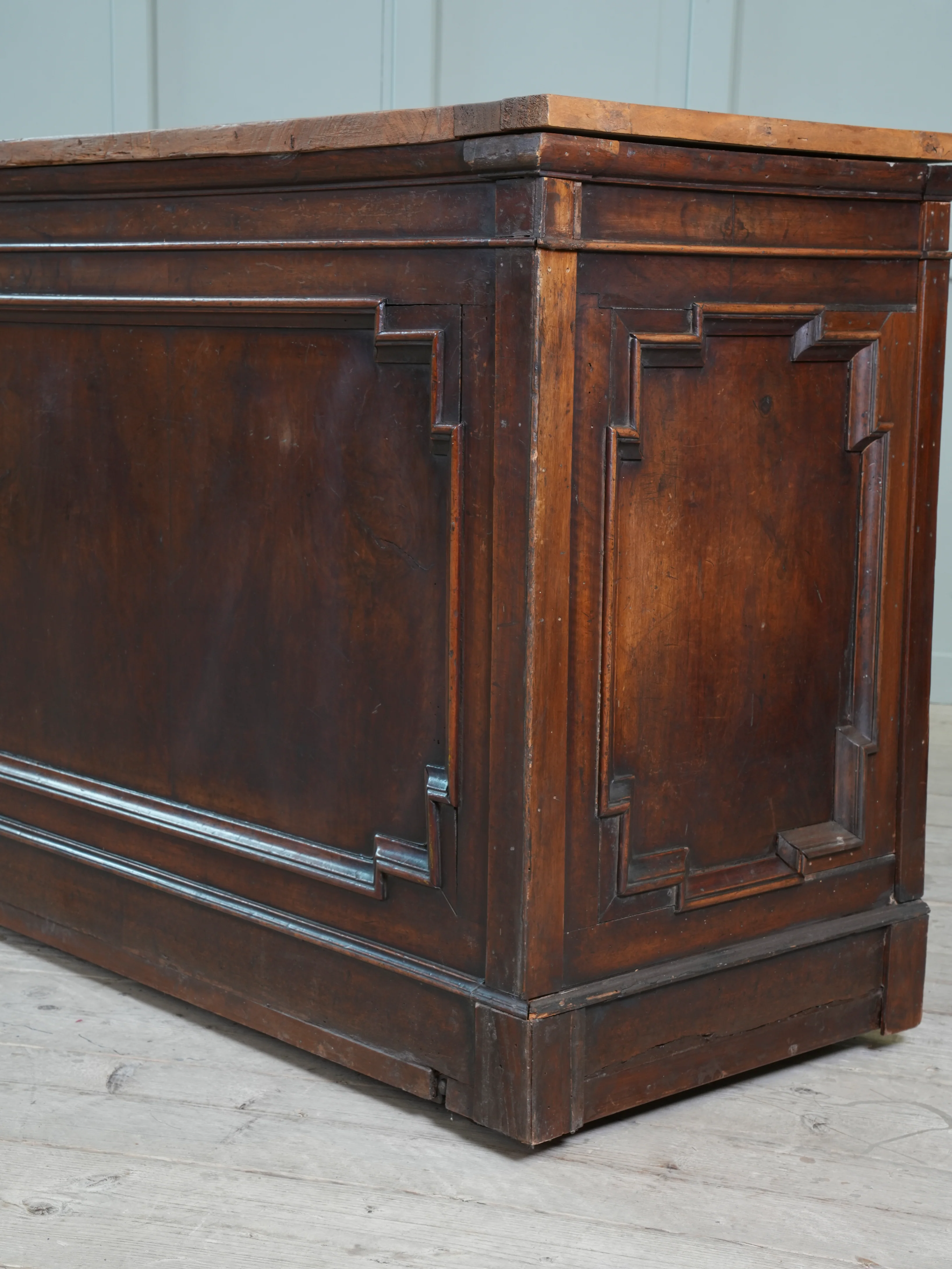 A 19th Century Italian Shop Counter - Image 24