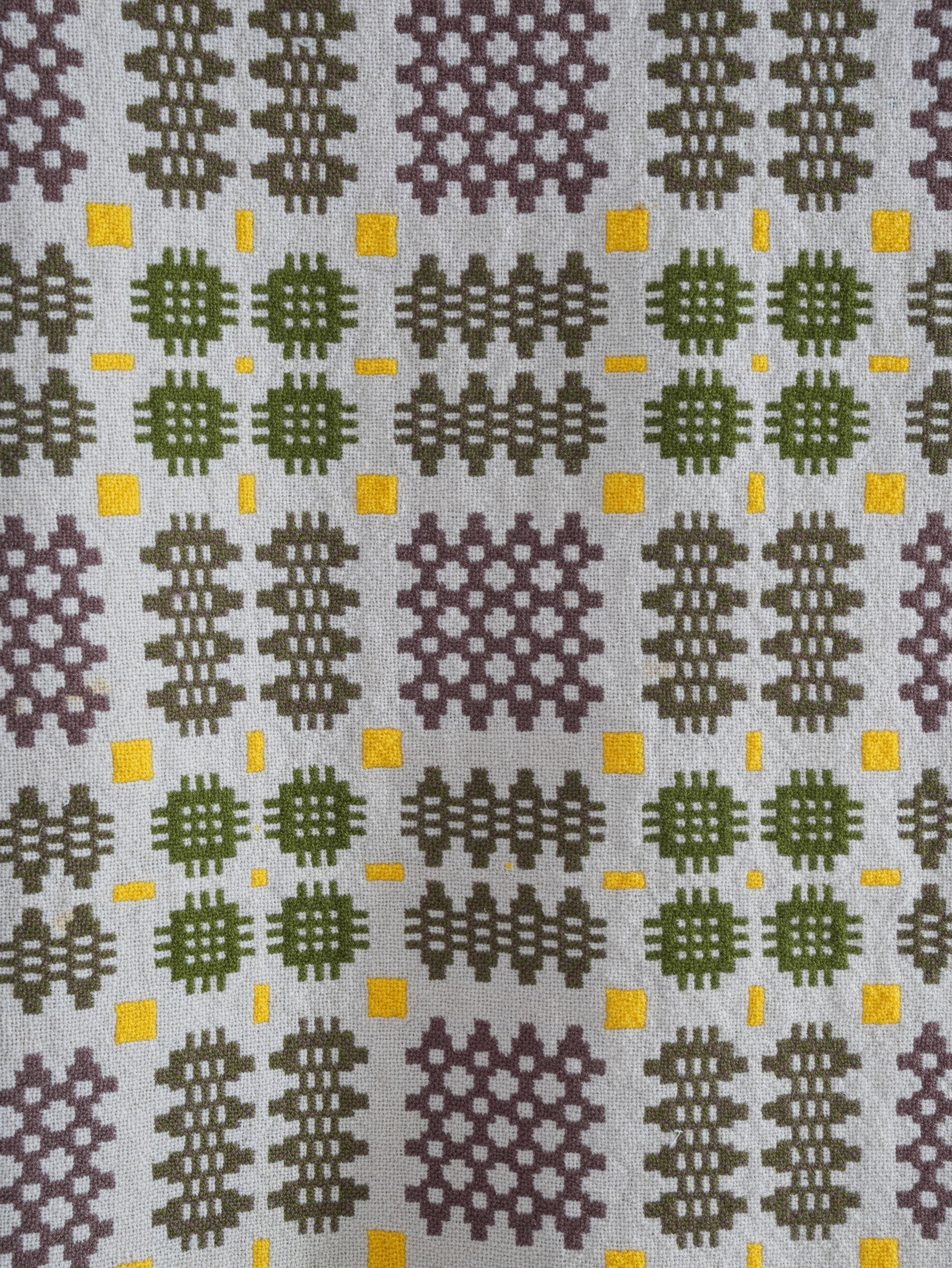 A Cream & Moss Green Welsh Tapestry Blanket - Image 5