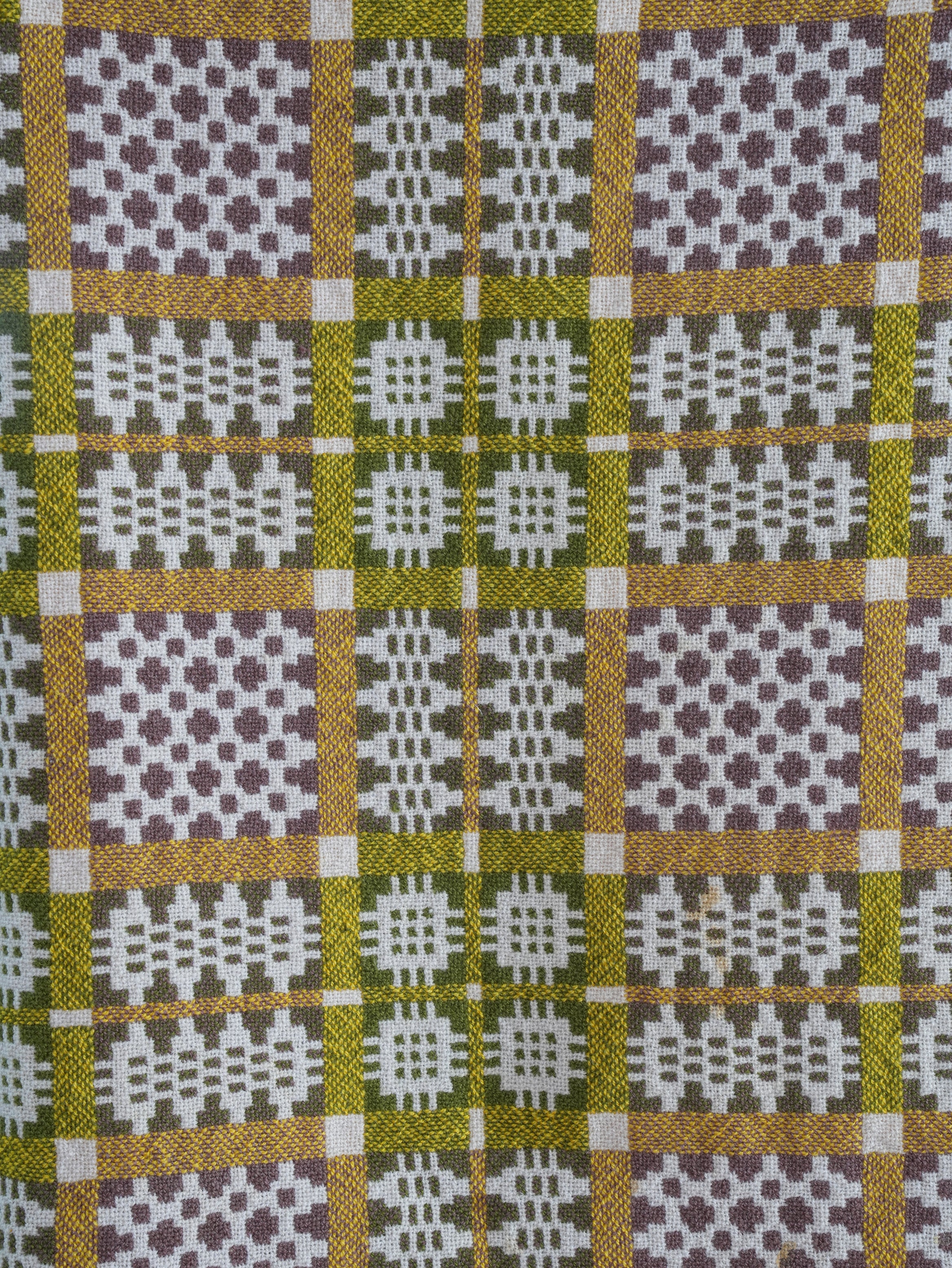 A Cream & Moss Green Welsh Tapestry Blanket - Image 7