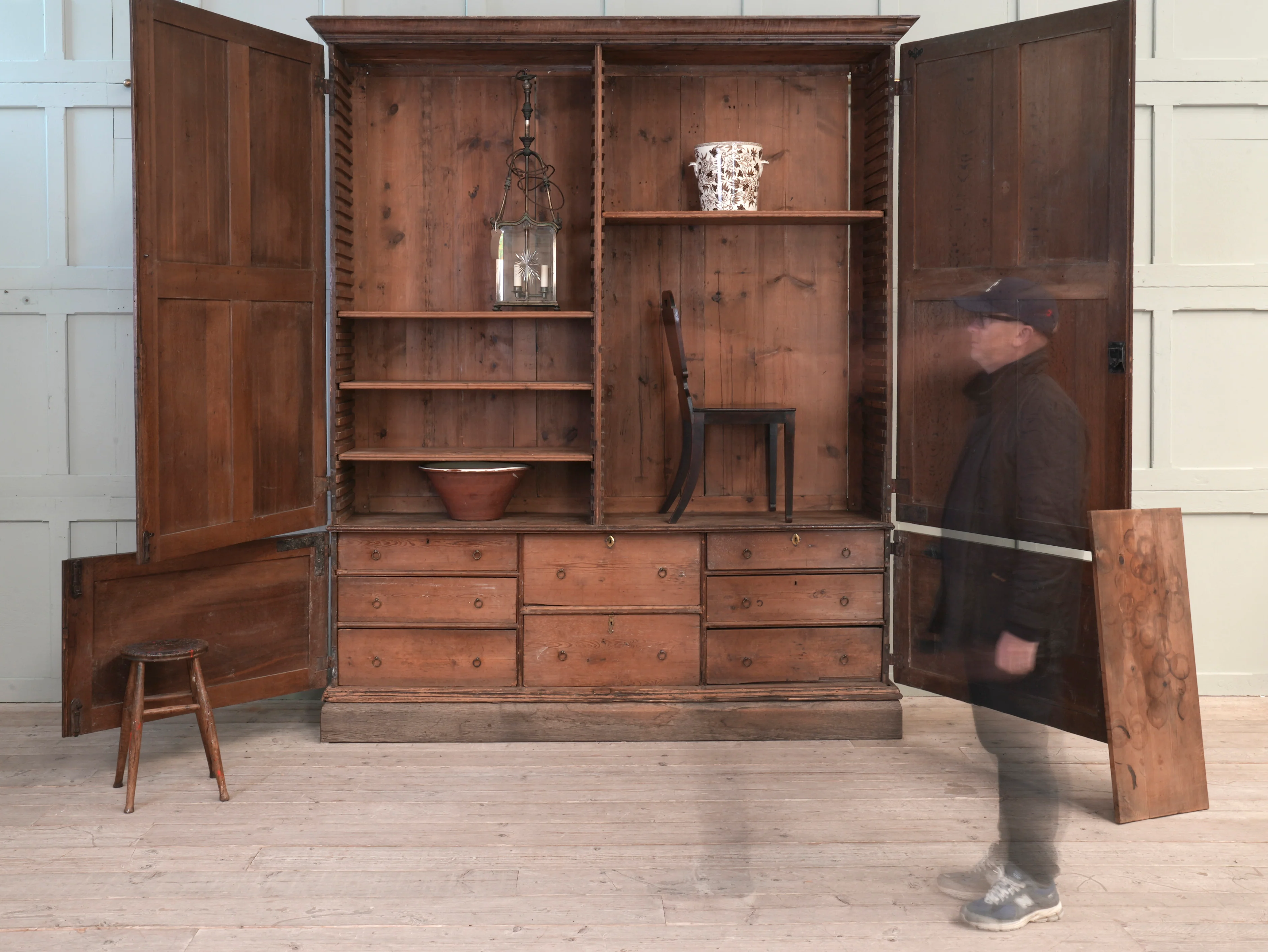 A George II Oak Housekeepers Cupboard - Image 17
