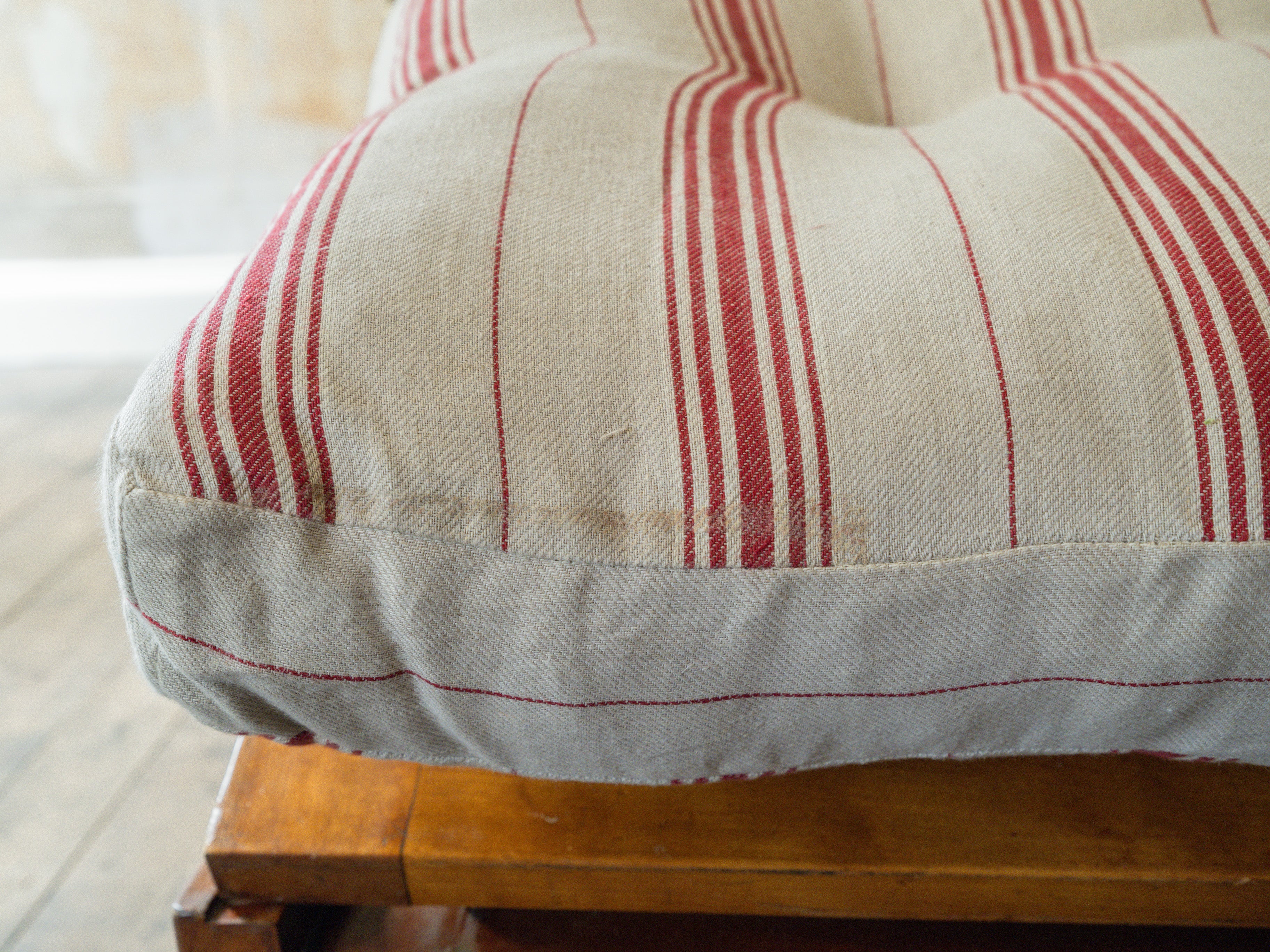 A Large 19th Century Bespoke Day Bed - Image 24
