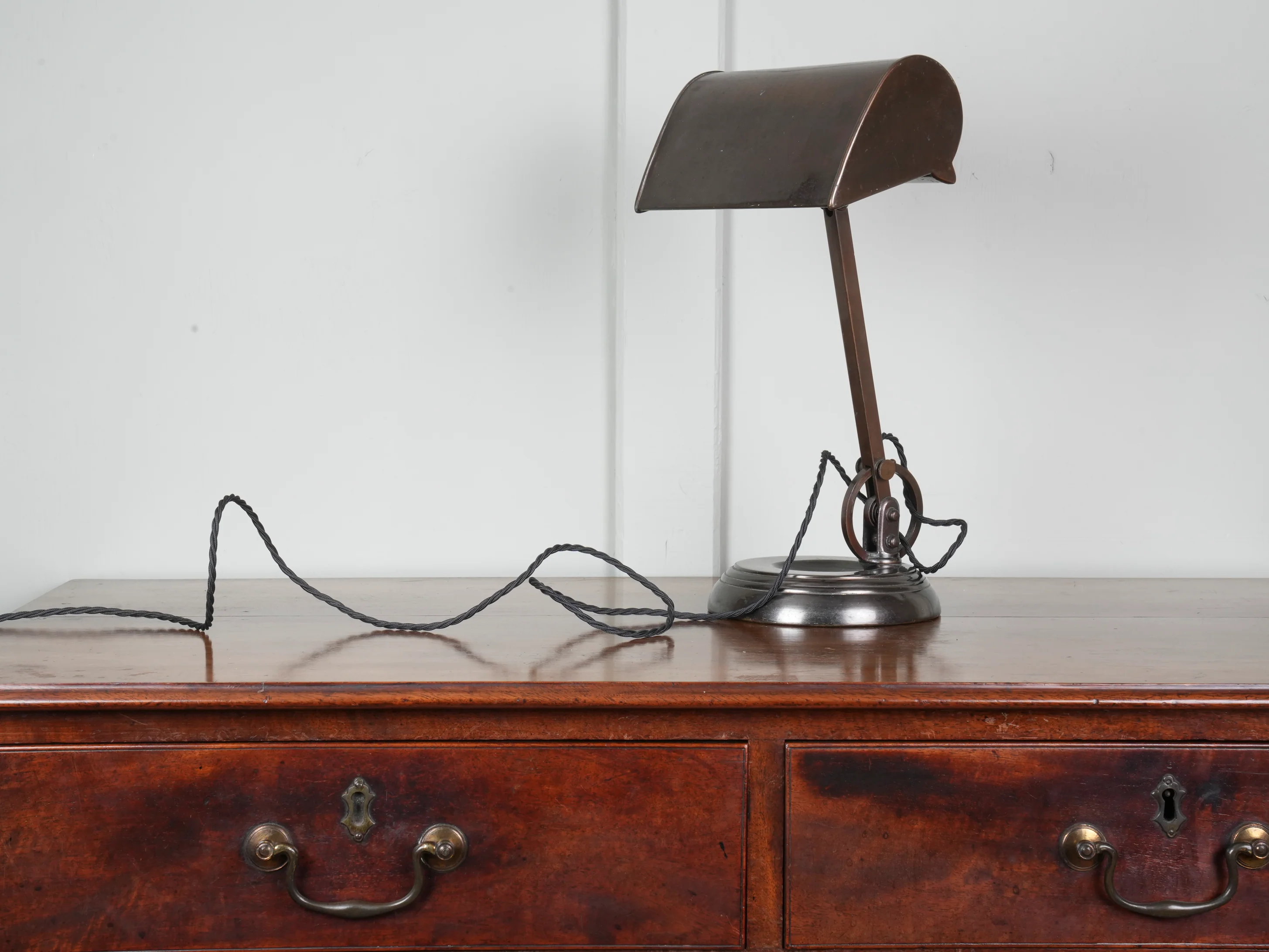A 1930s Brass Bankers Desk Lamp - Image 12
