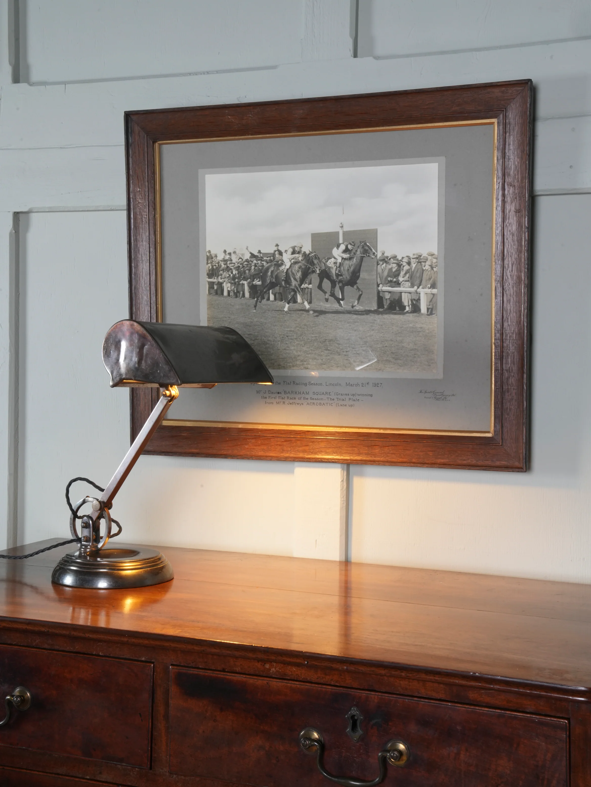 A 1930s Brass Bankers Desk Lamp - Image 4