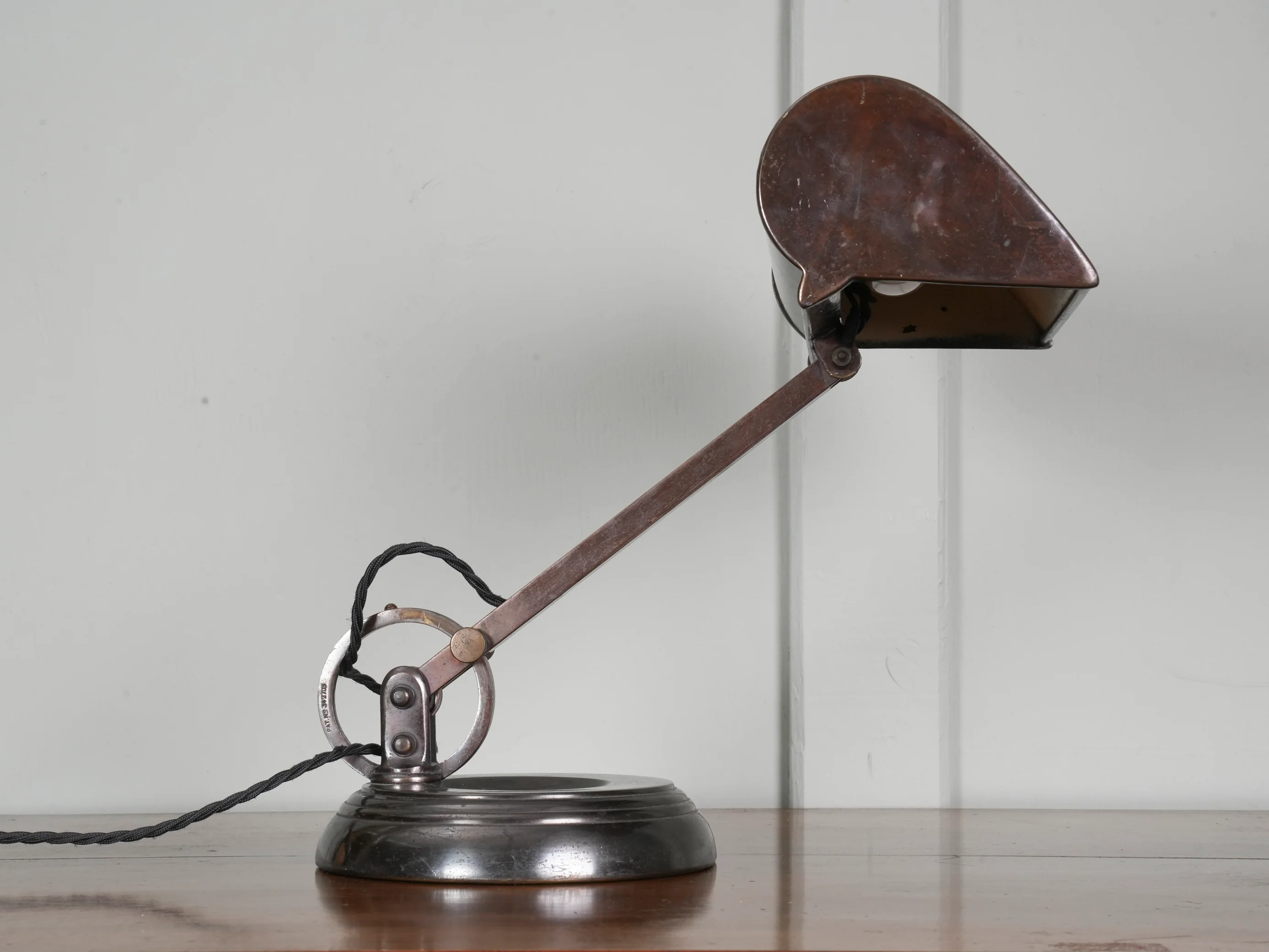 A 1930s Brass Bankers Desk Lamp - Image 8