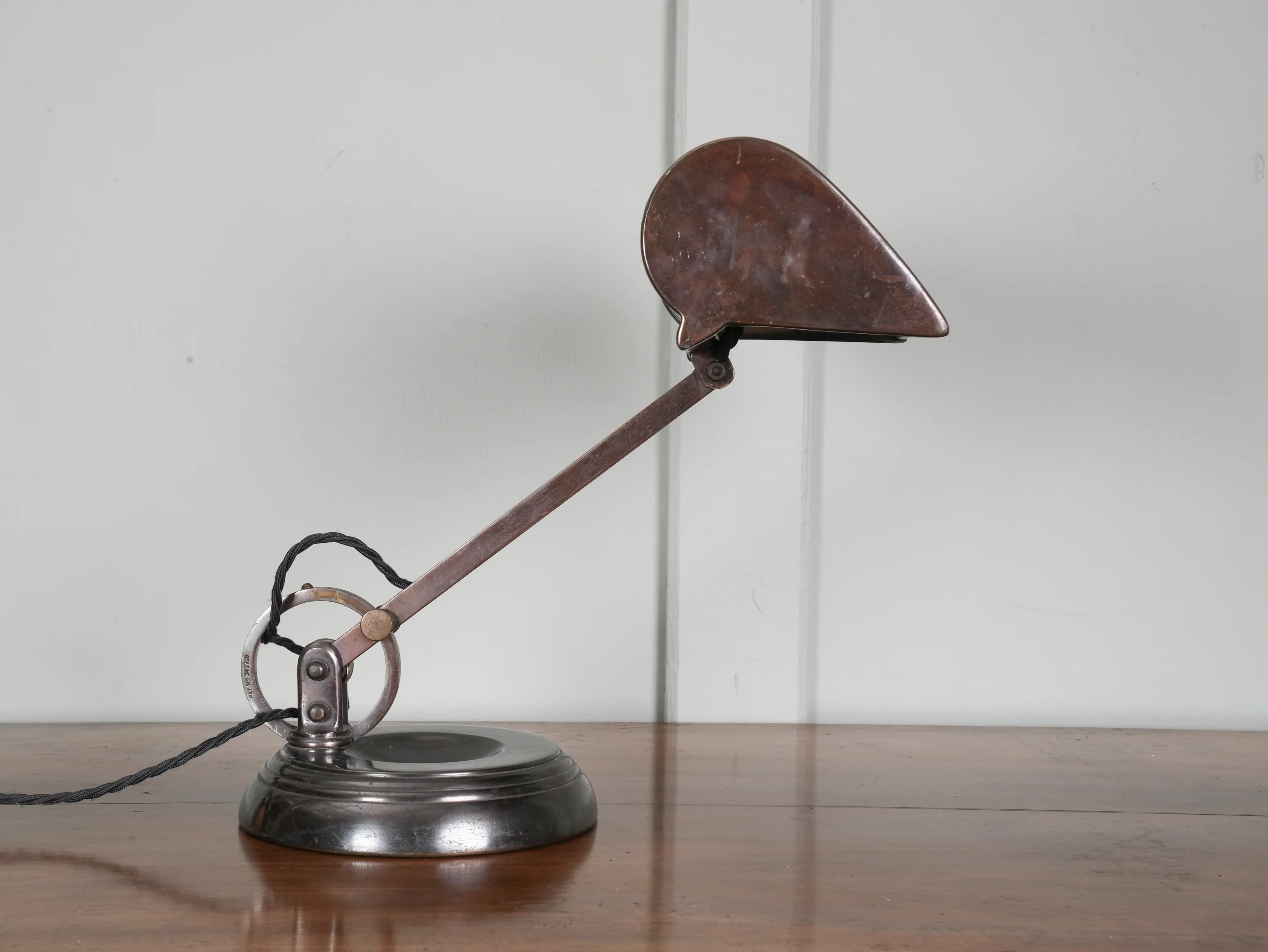 A 1930s Brass Bankers Desk Lamp - Image 9