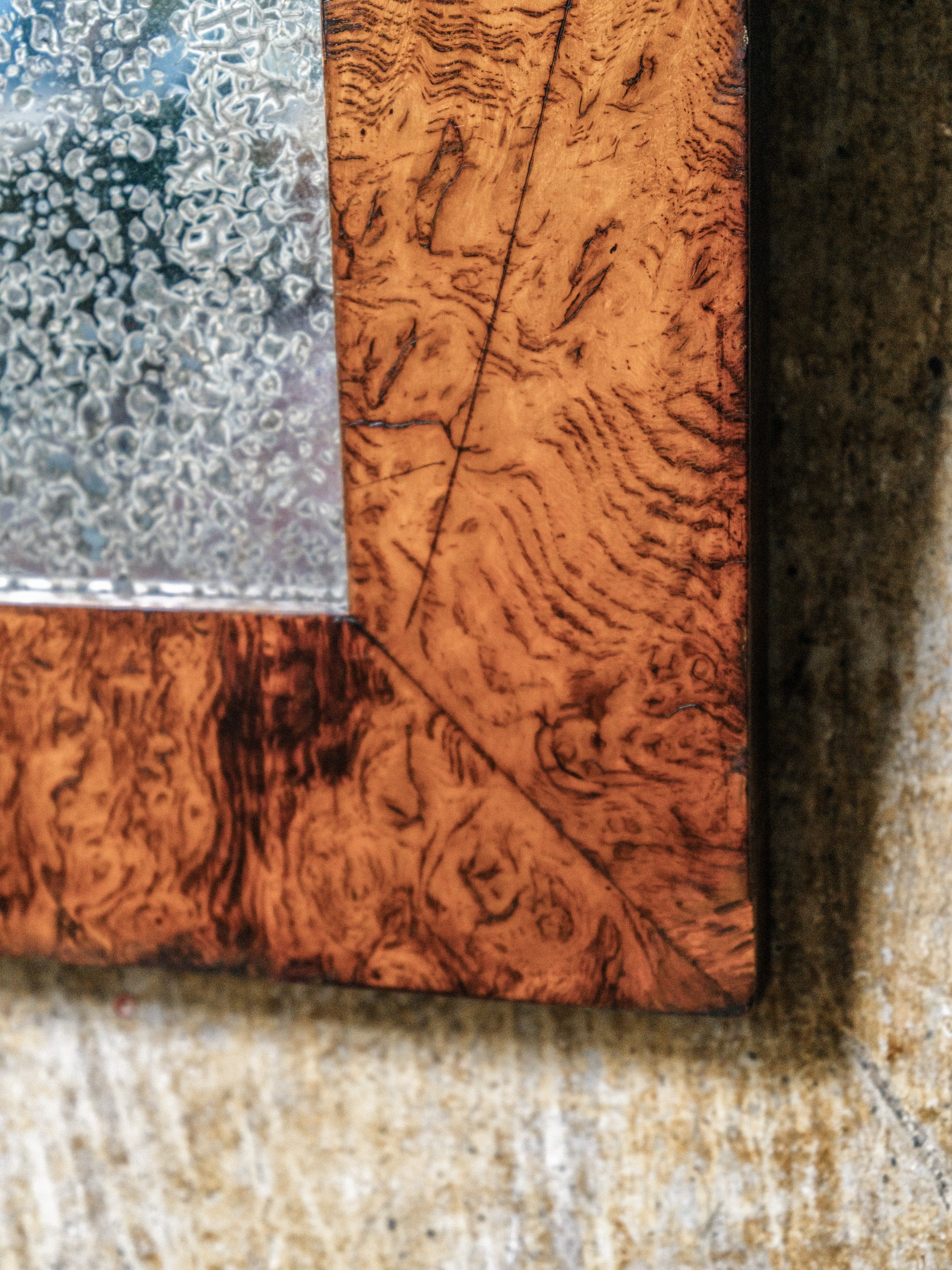A George IV Burr Oak Mirror - Image 3