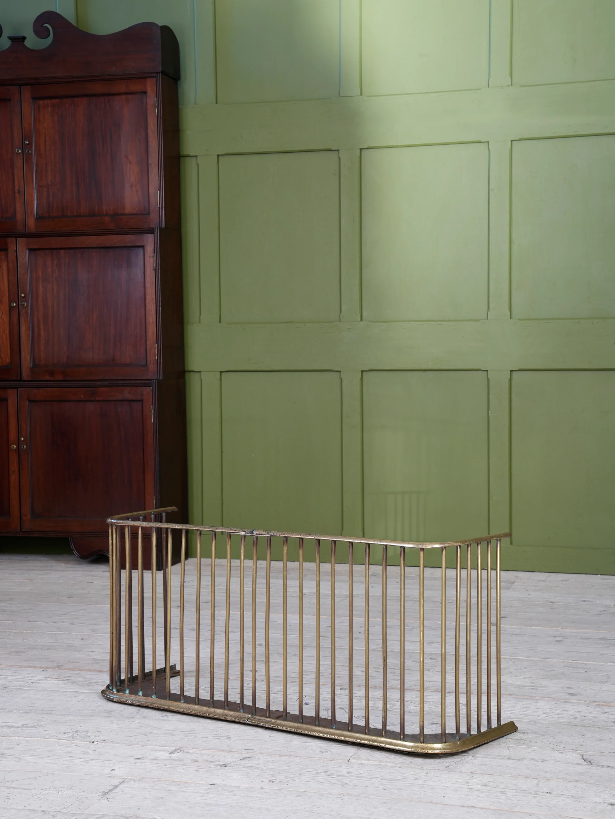 A 19th Century Brass Fender - Image 4
