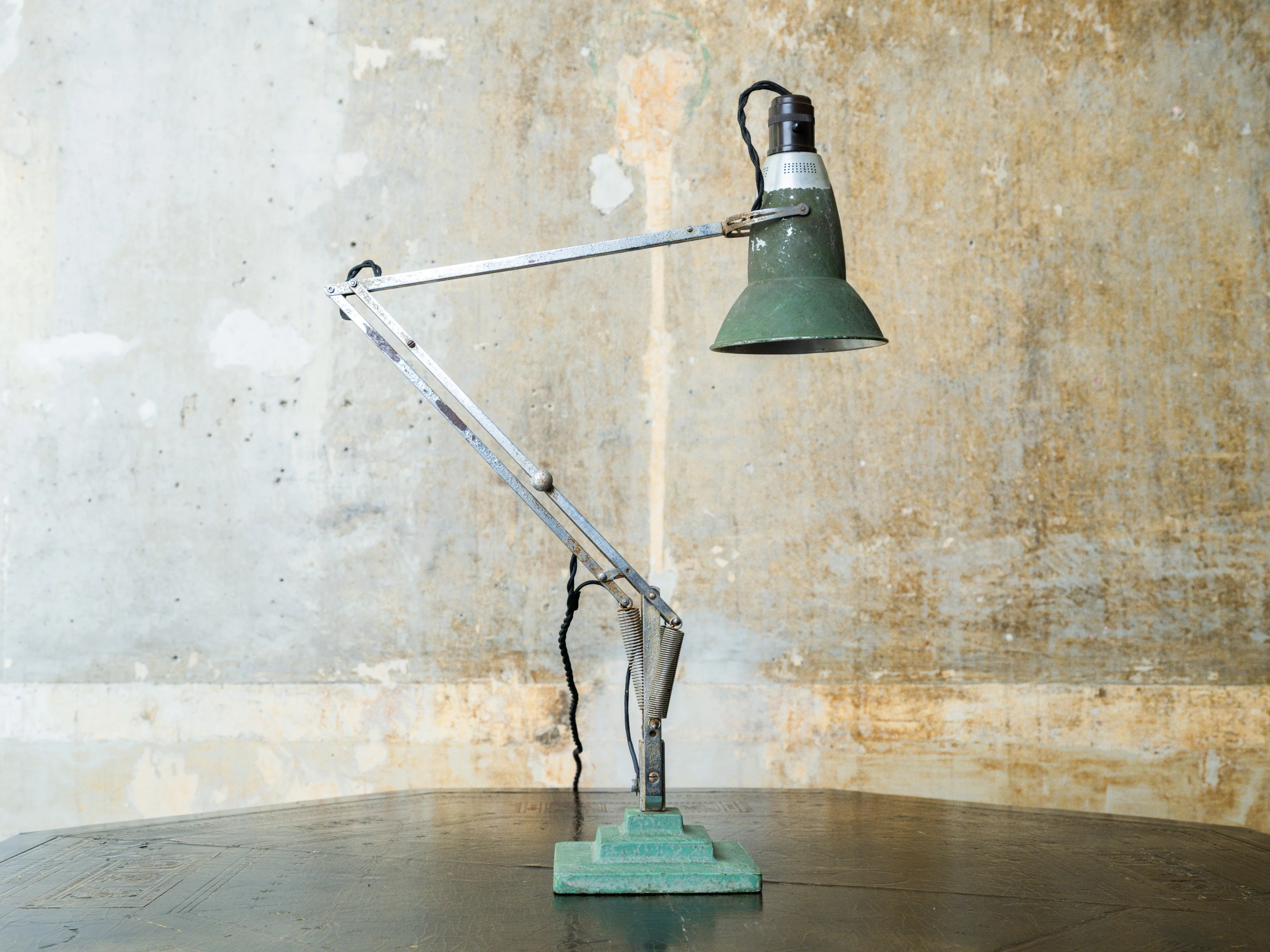 A 1930s Anglepoise