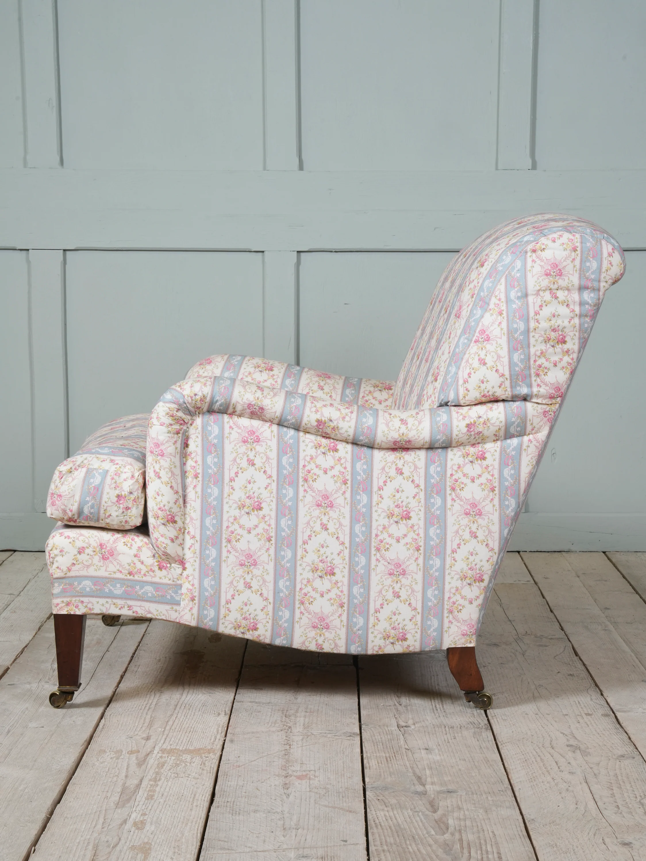 A Howard and Son's Bridgewater Armchair - Image 3