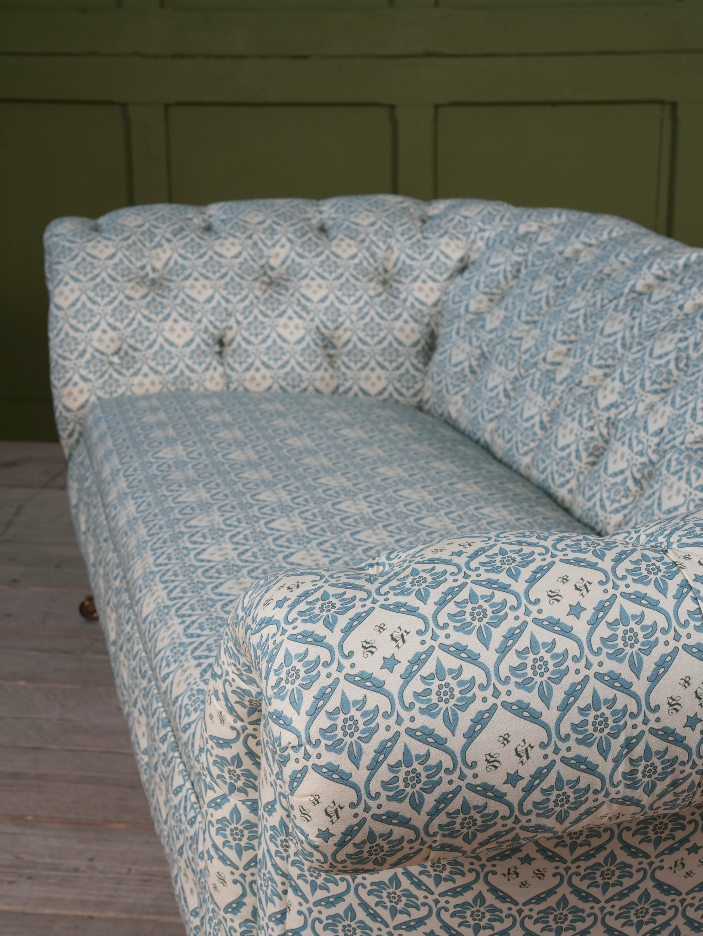 A 19th Century Howard and Sons Sofa - Image 7