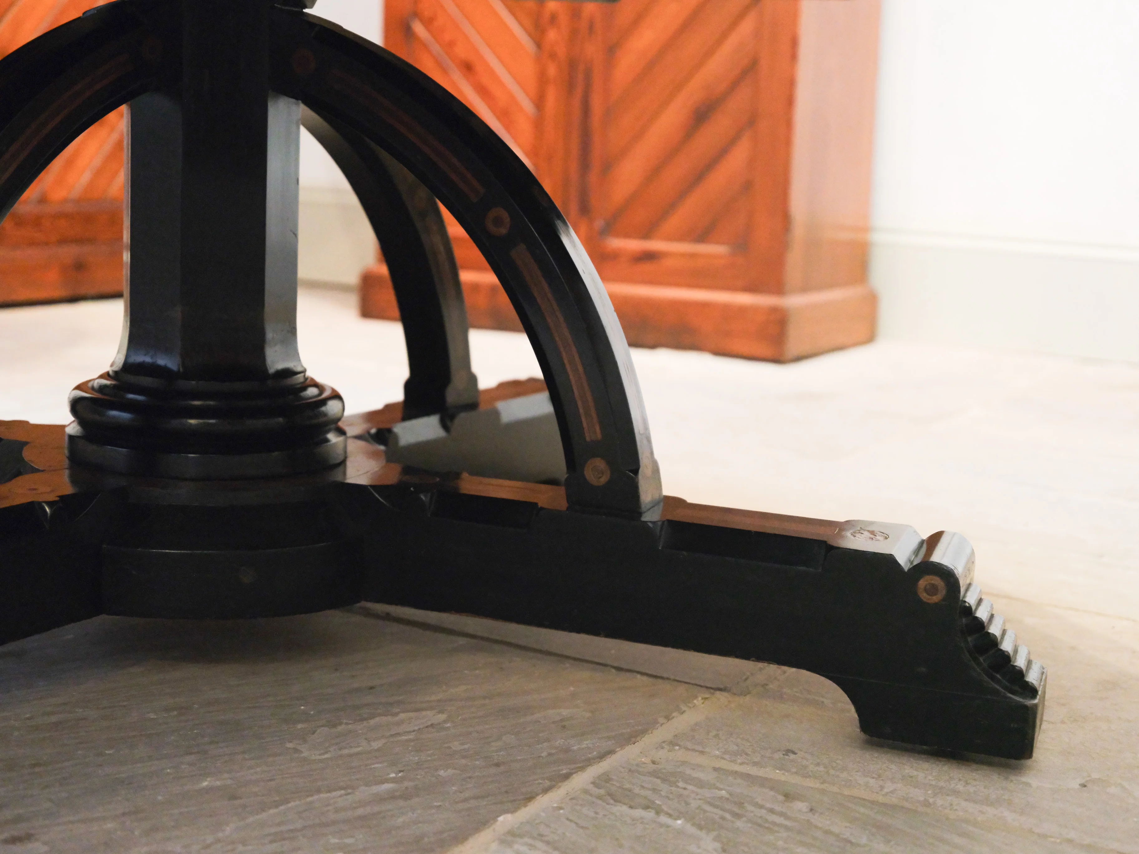 A 19th Century Macassar Ebony Centre Table - Image 3