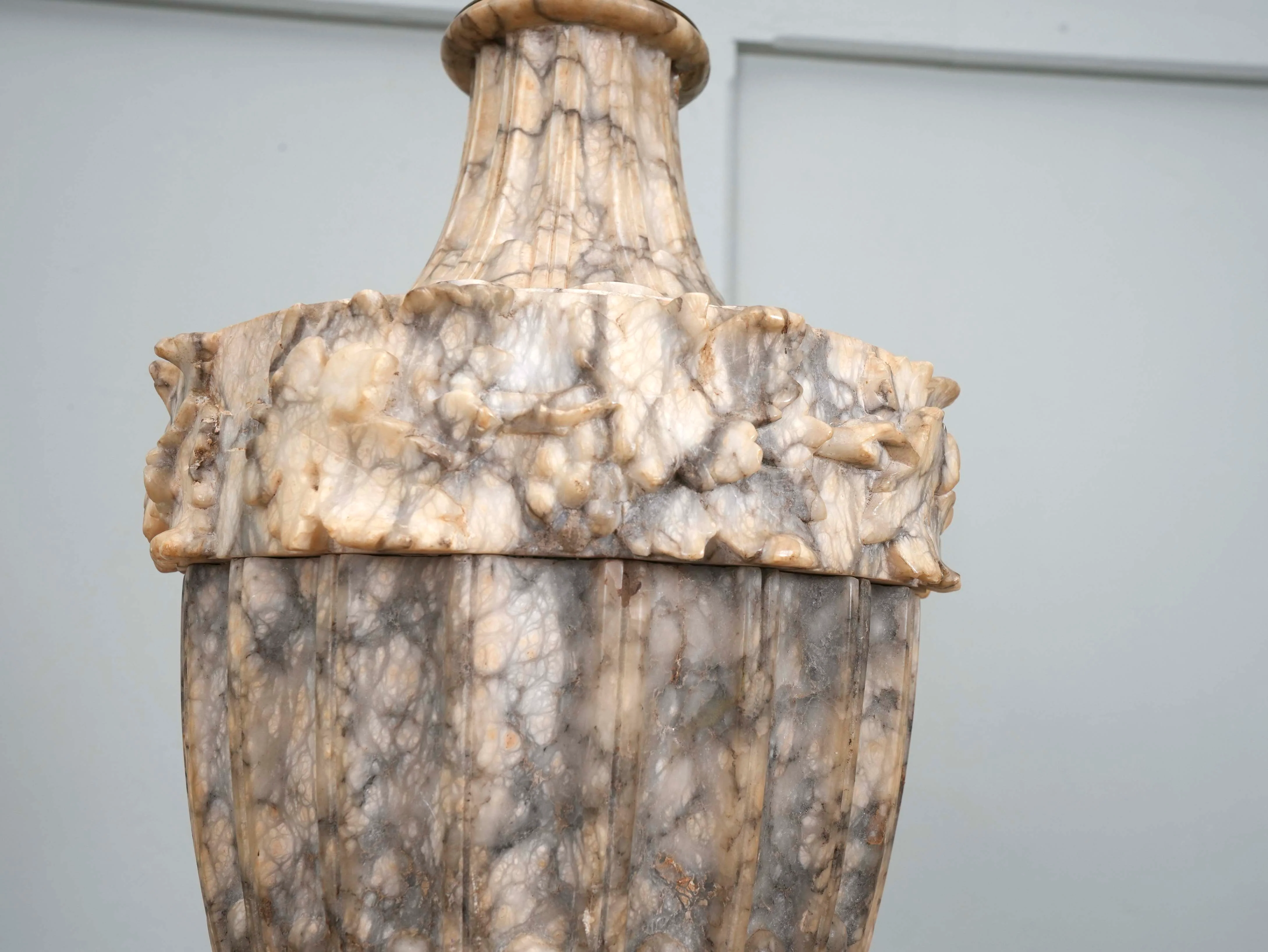 A 19th Century Alabaster Lidded Urn Table Lamp - Image 3