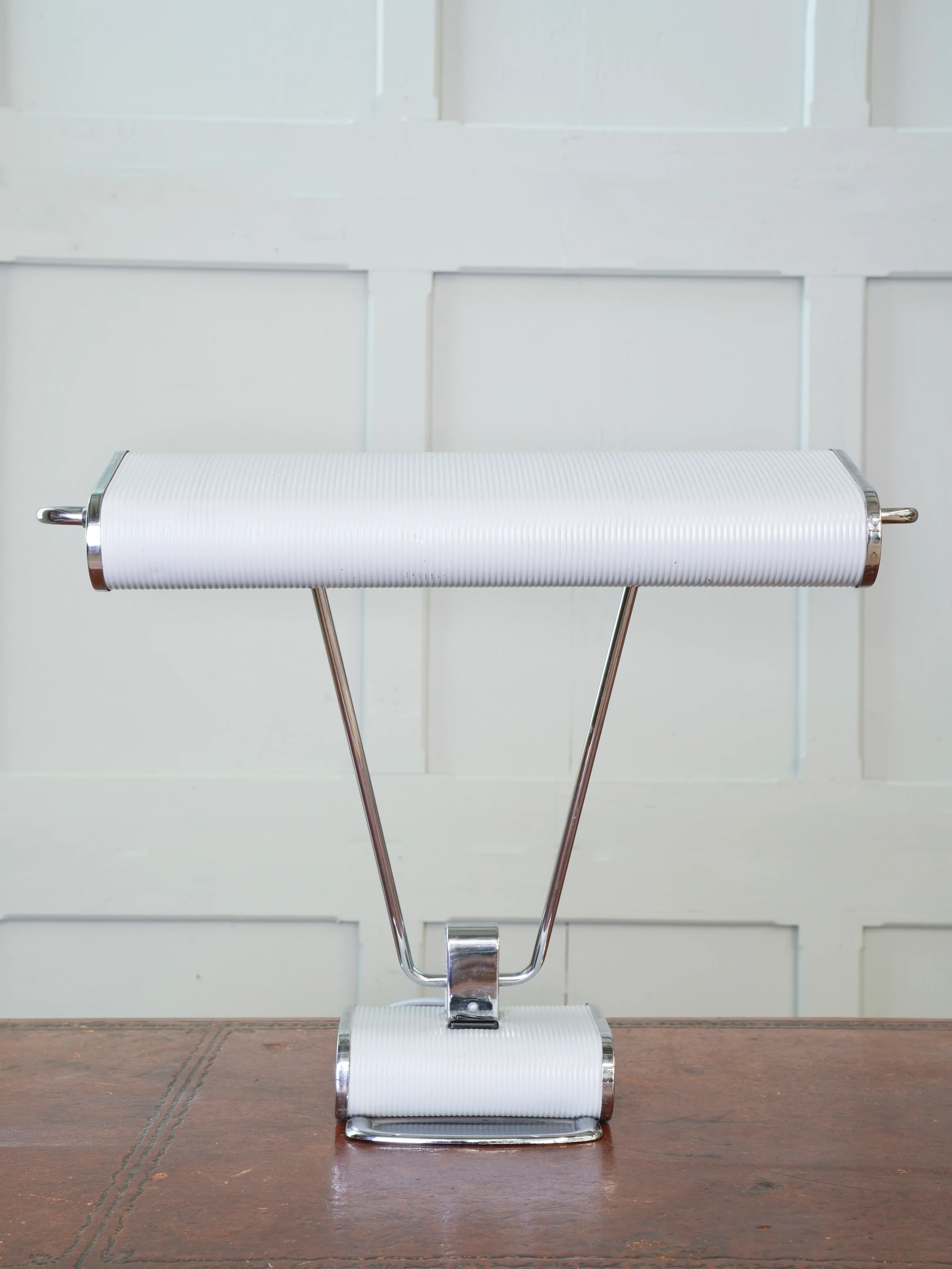 A White No 71 Desk Light by Eileen Grey - Image 2