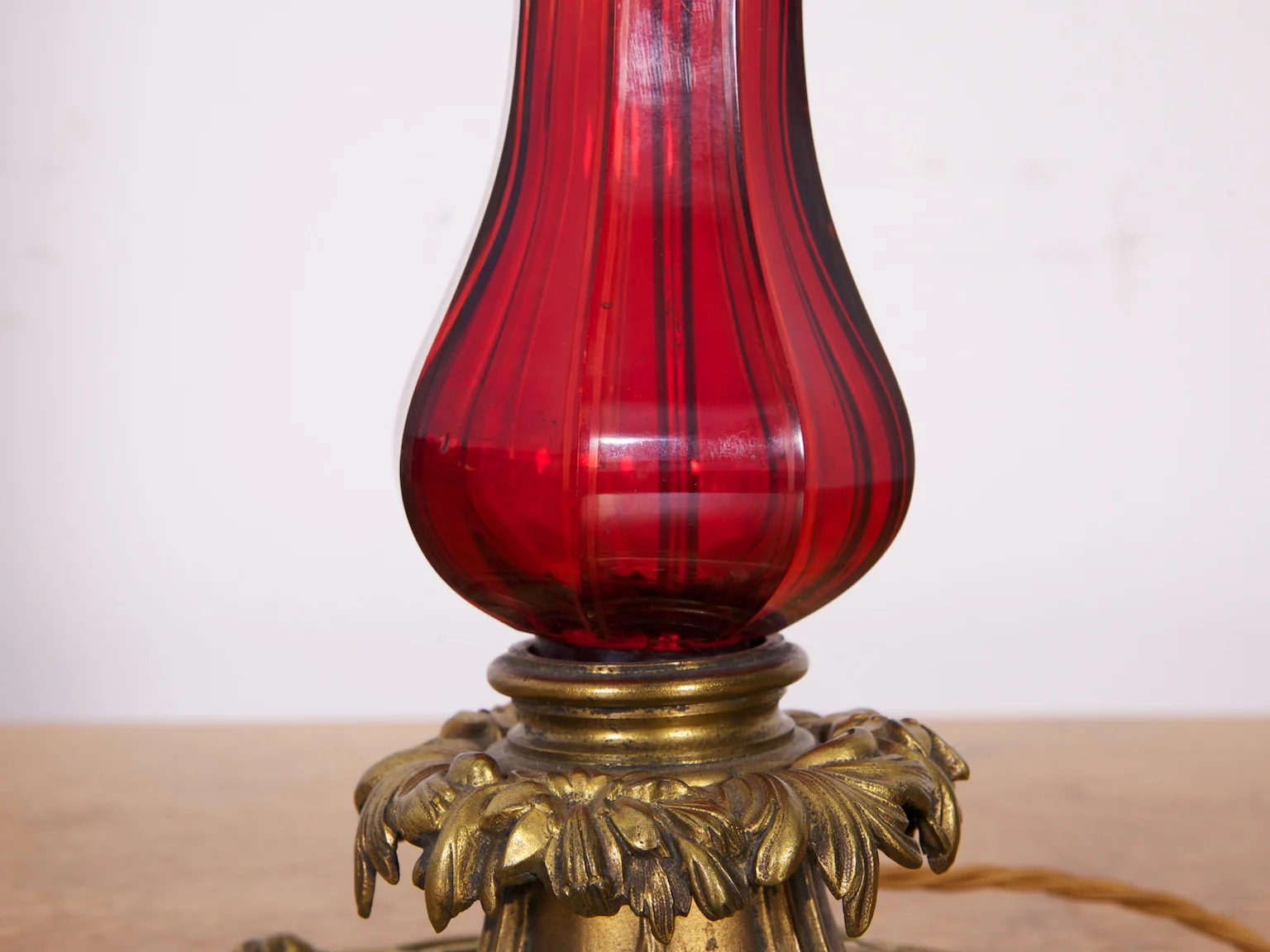 Red Glass Table lamp - Image 4