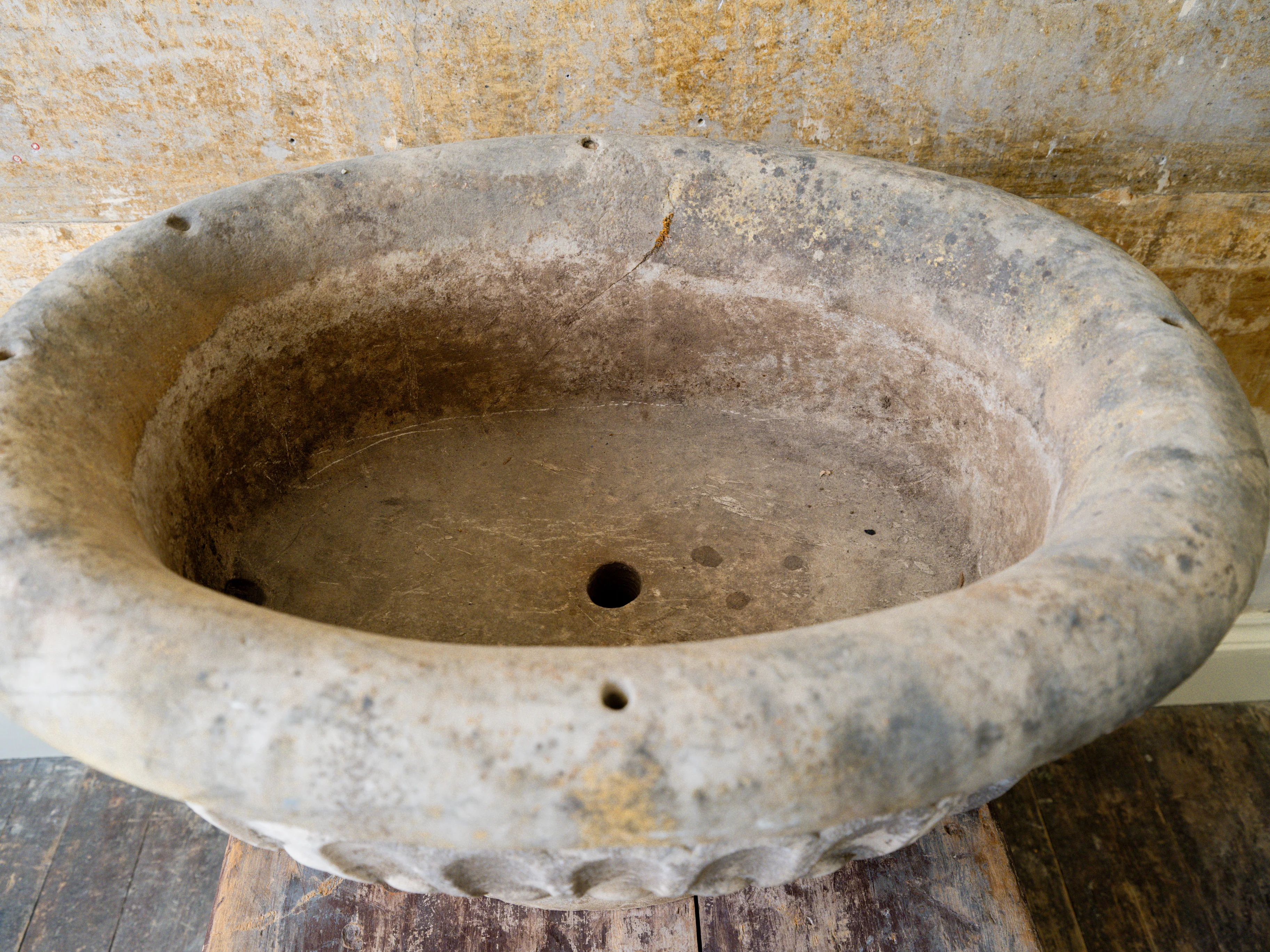 A Large 17th Century Marble Cistern - Image 5