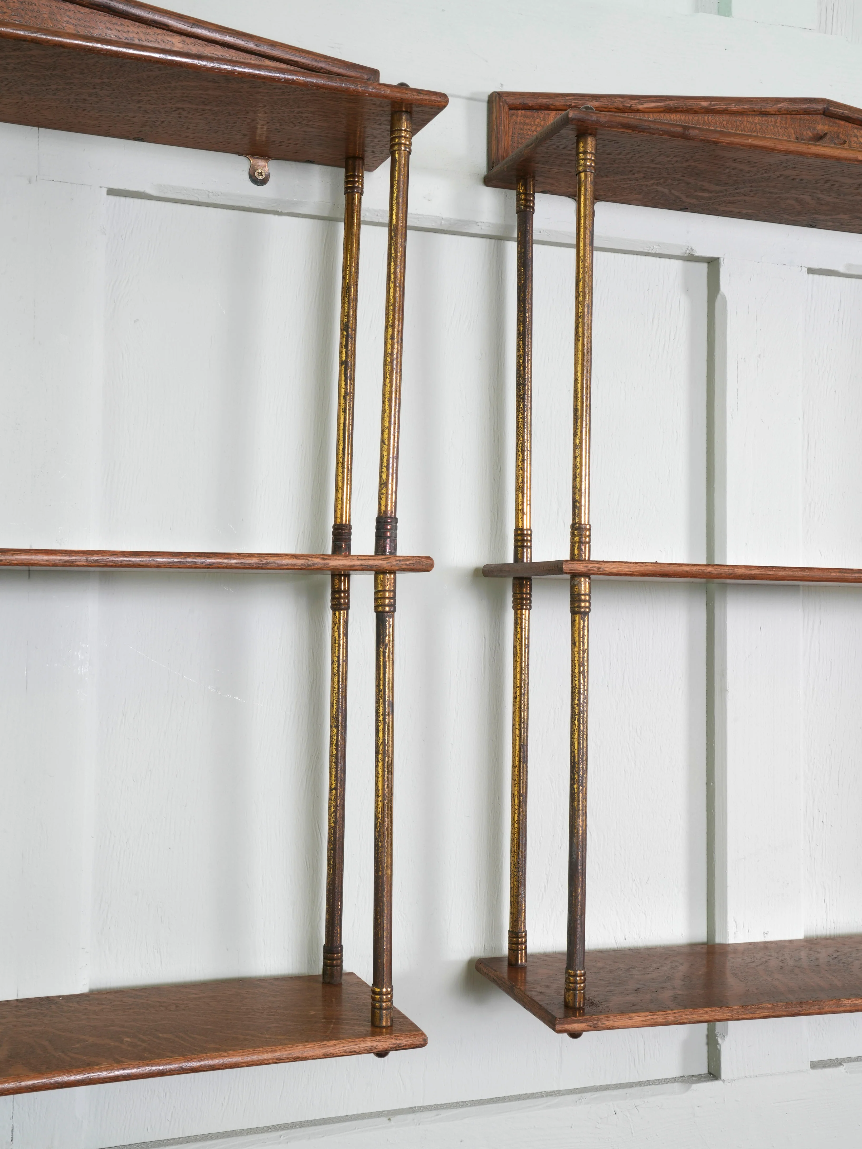 A Pair of Gilt Brass & Oak Hanging Shelves - Image 6