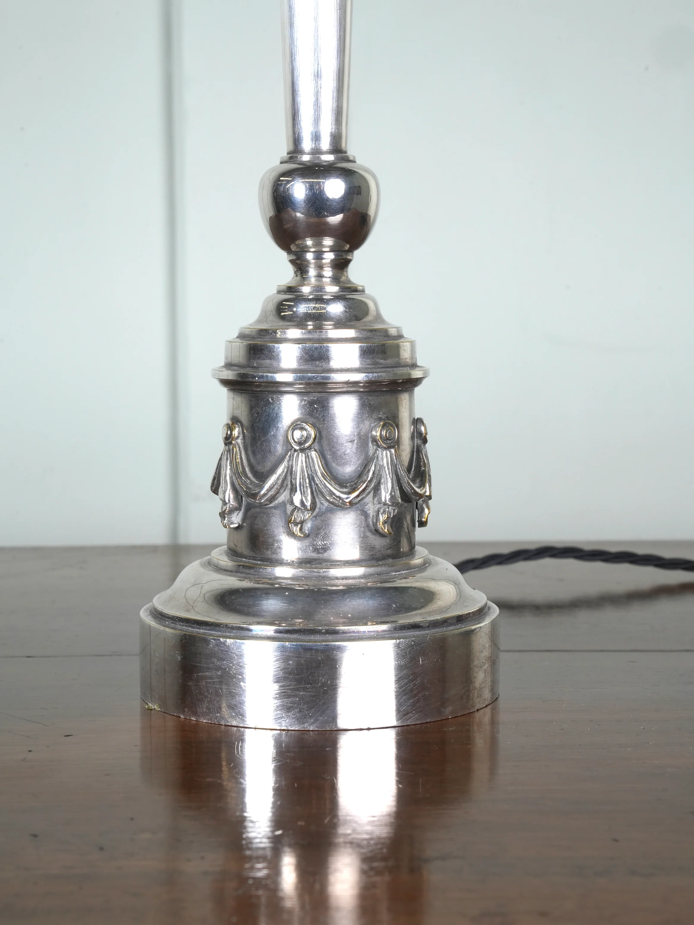 A Neoclassical Table Lamp - Image 3
