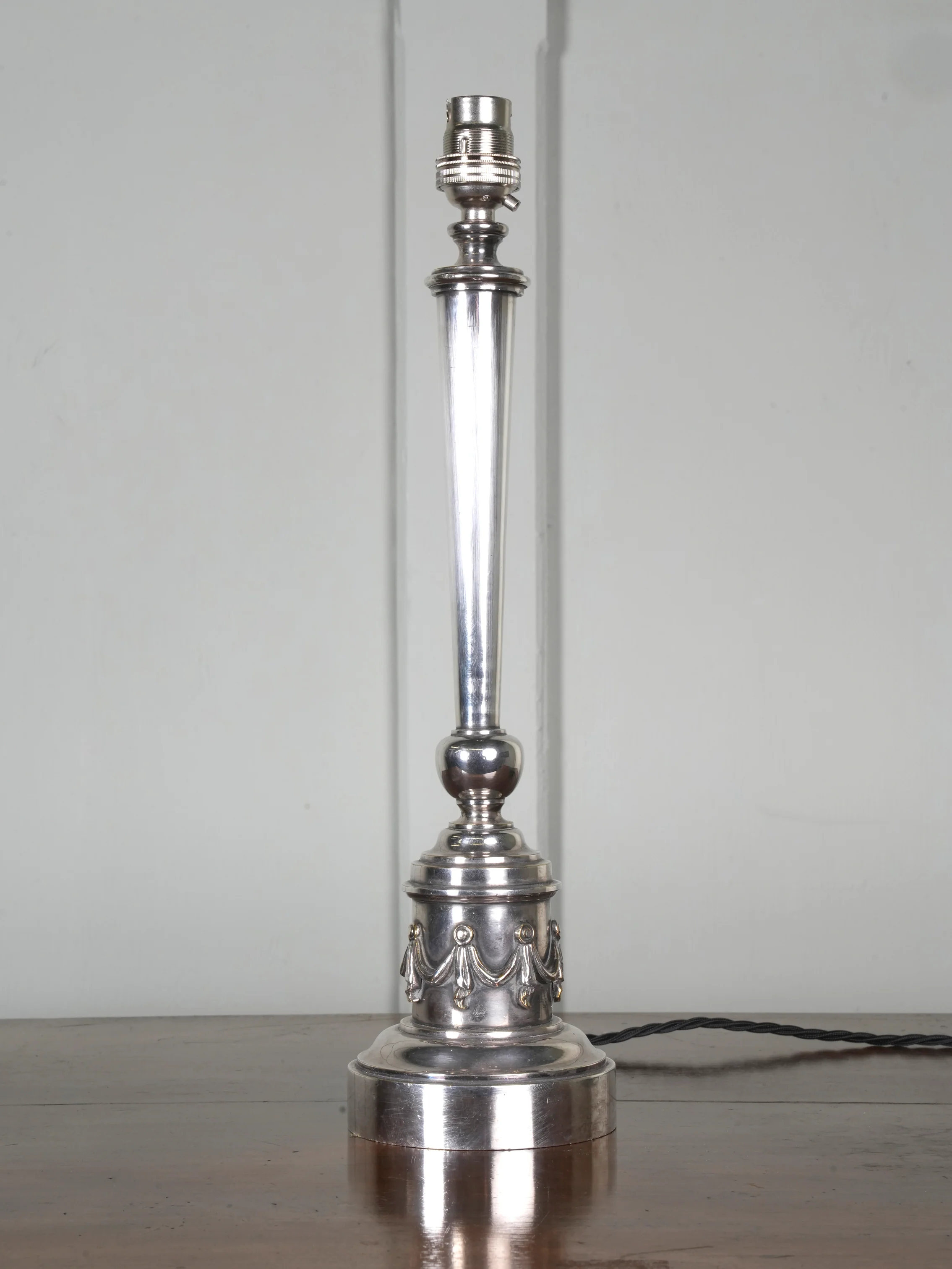 A Neoclassical Table Lamp - Image 5