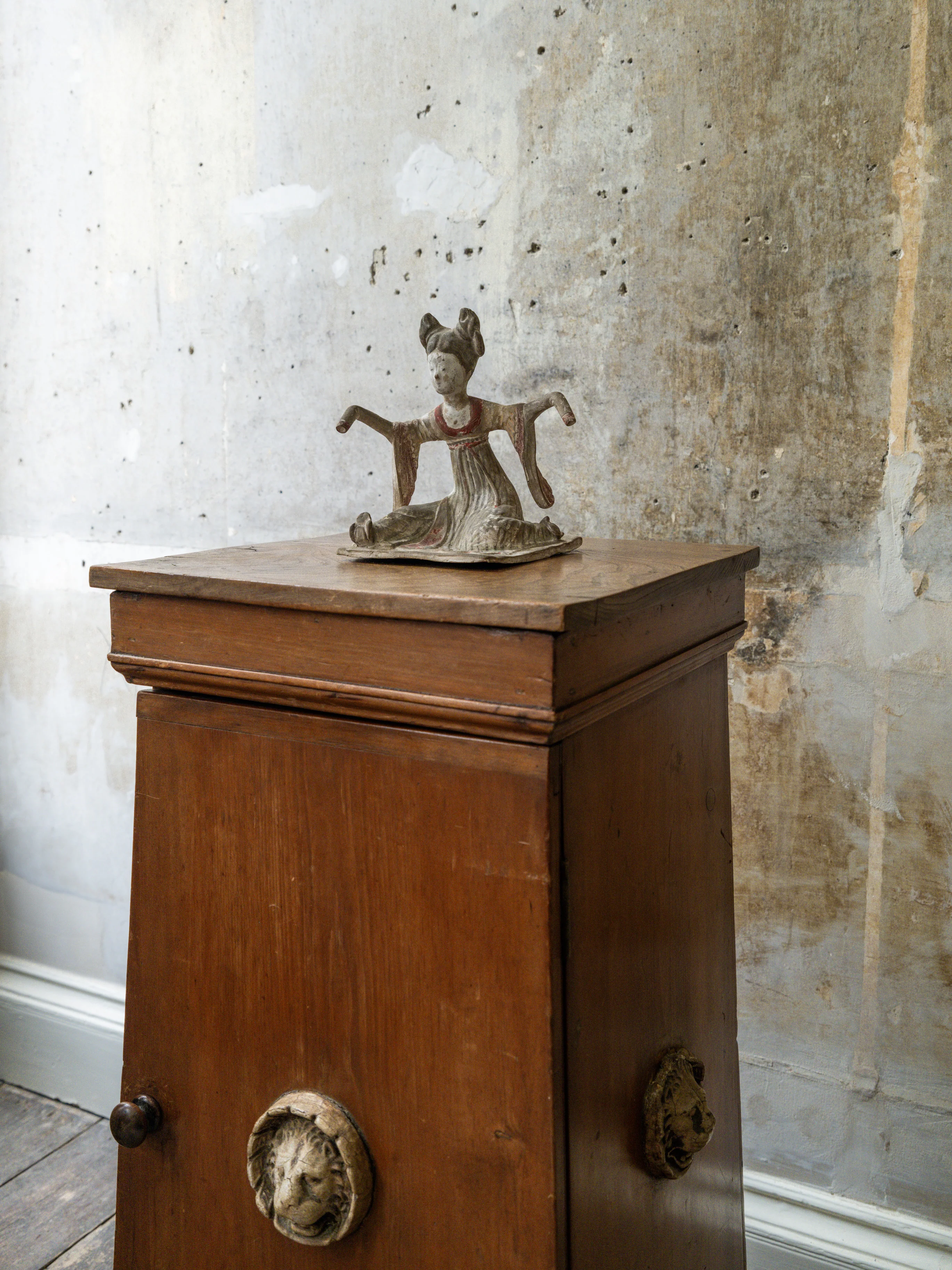 A Tang Dynasty Dancing Tomb Figure - Image 18