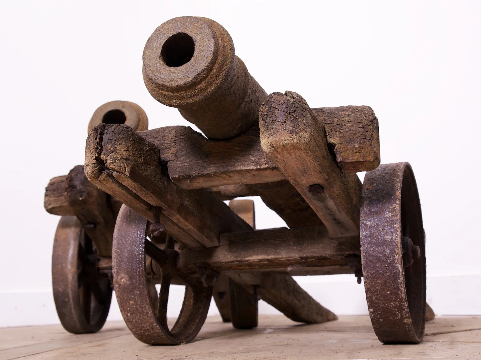 A pair of Lawn Cannons - Image 15