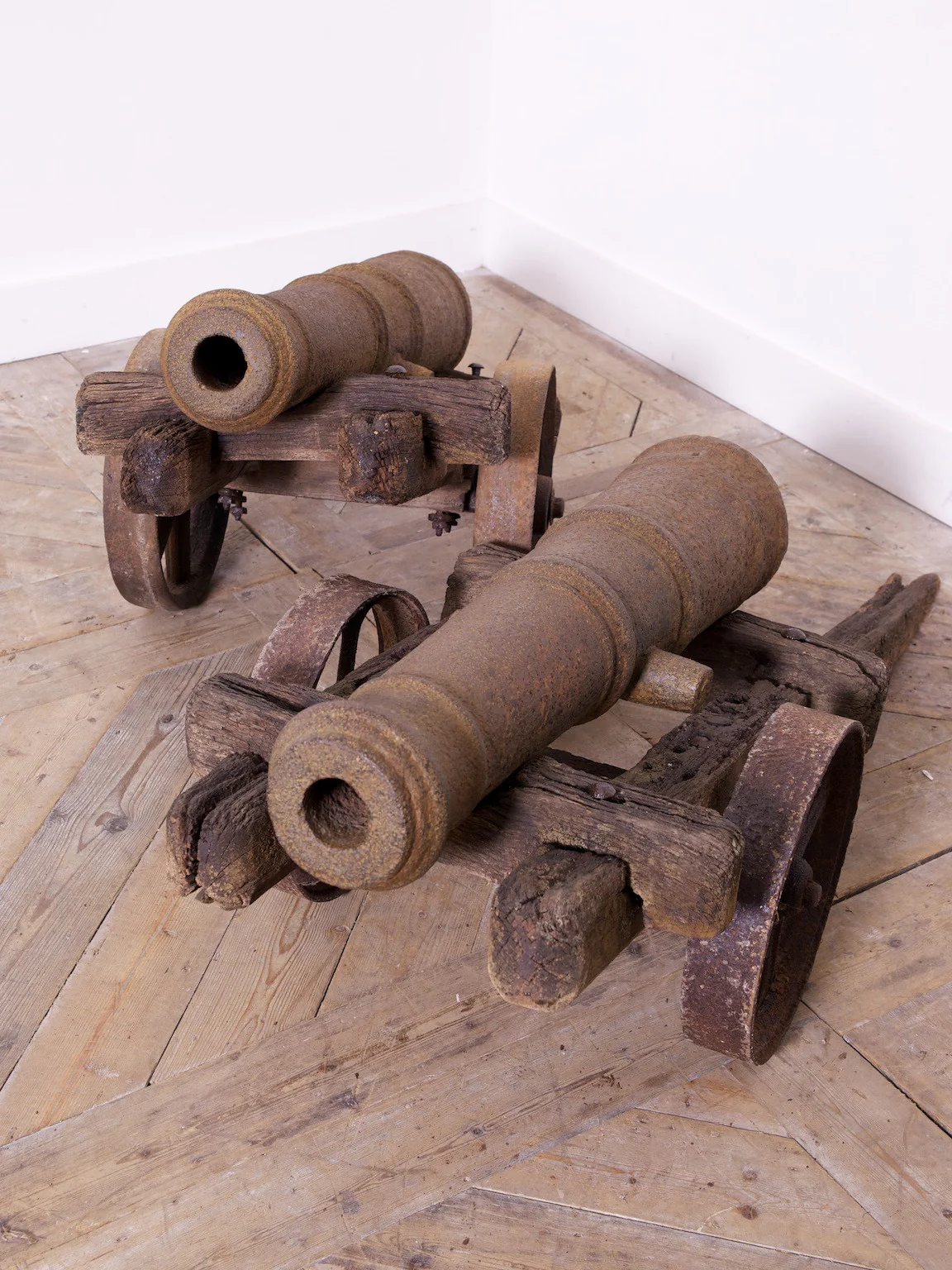A pair of Lawn Cannons - Image 4