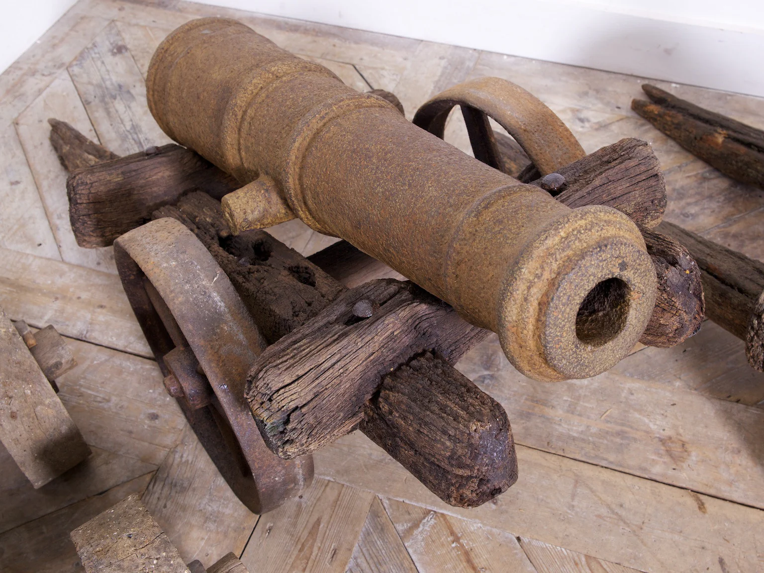 A pair of Lawn Cannons - Image 7