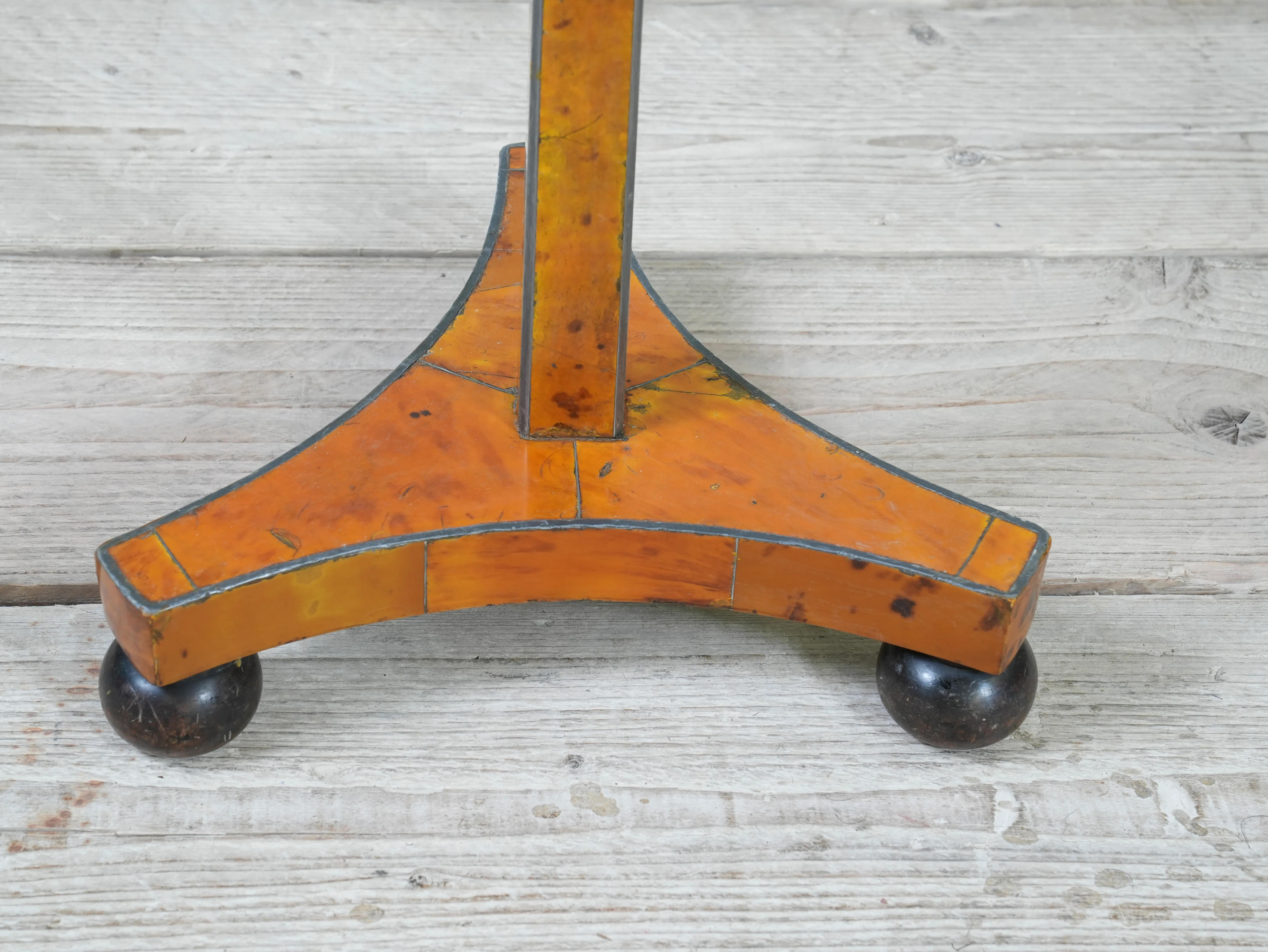 A Regency Tortoiseshell & Pewter Occasional Table - Image 11