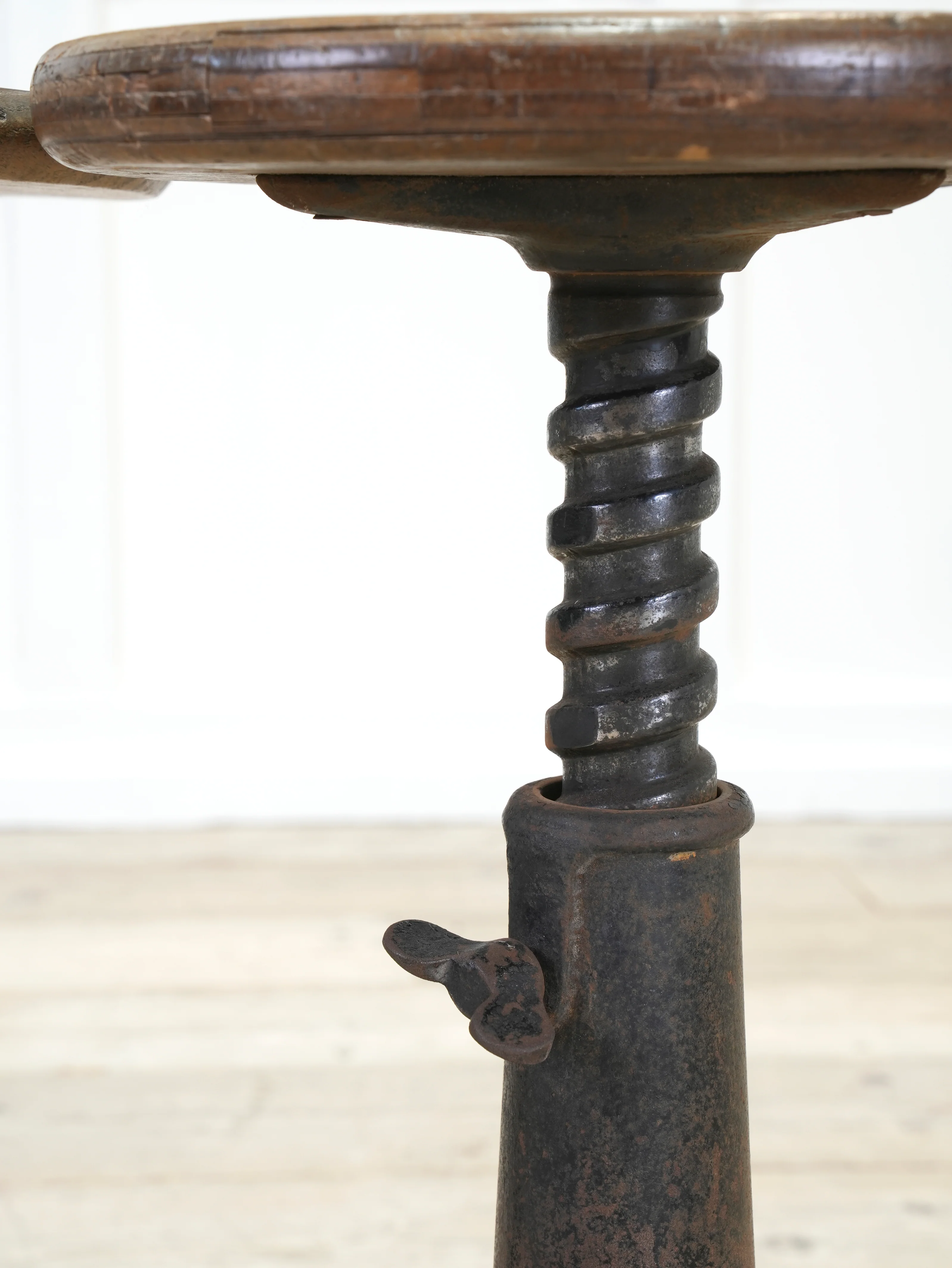 Singer Stools - Image 5