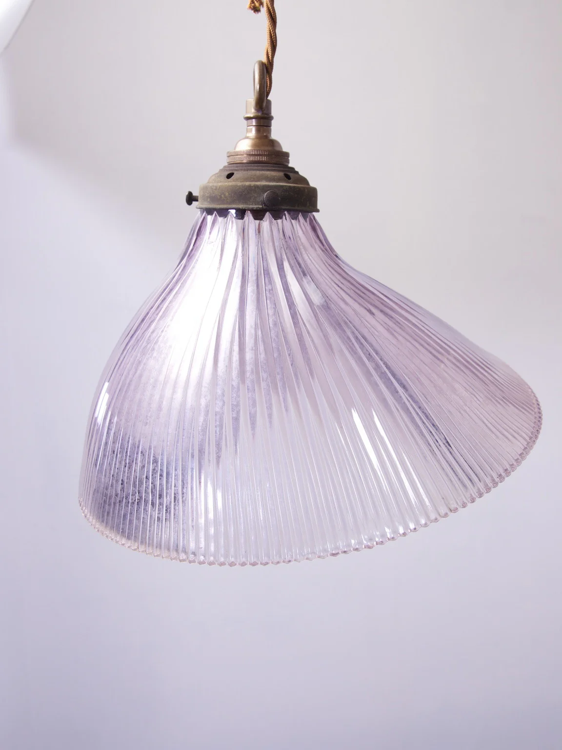 Violet Holophane