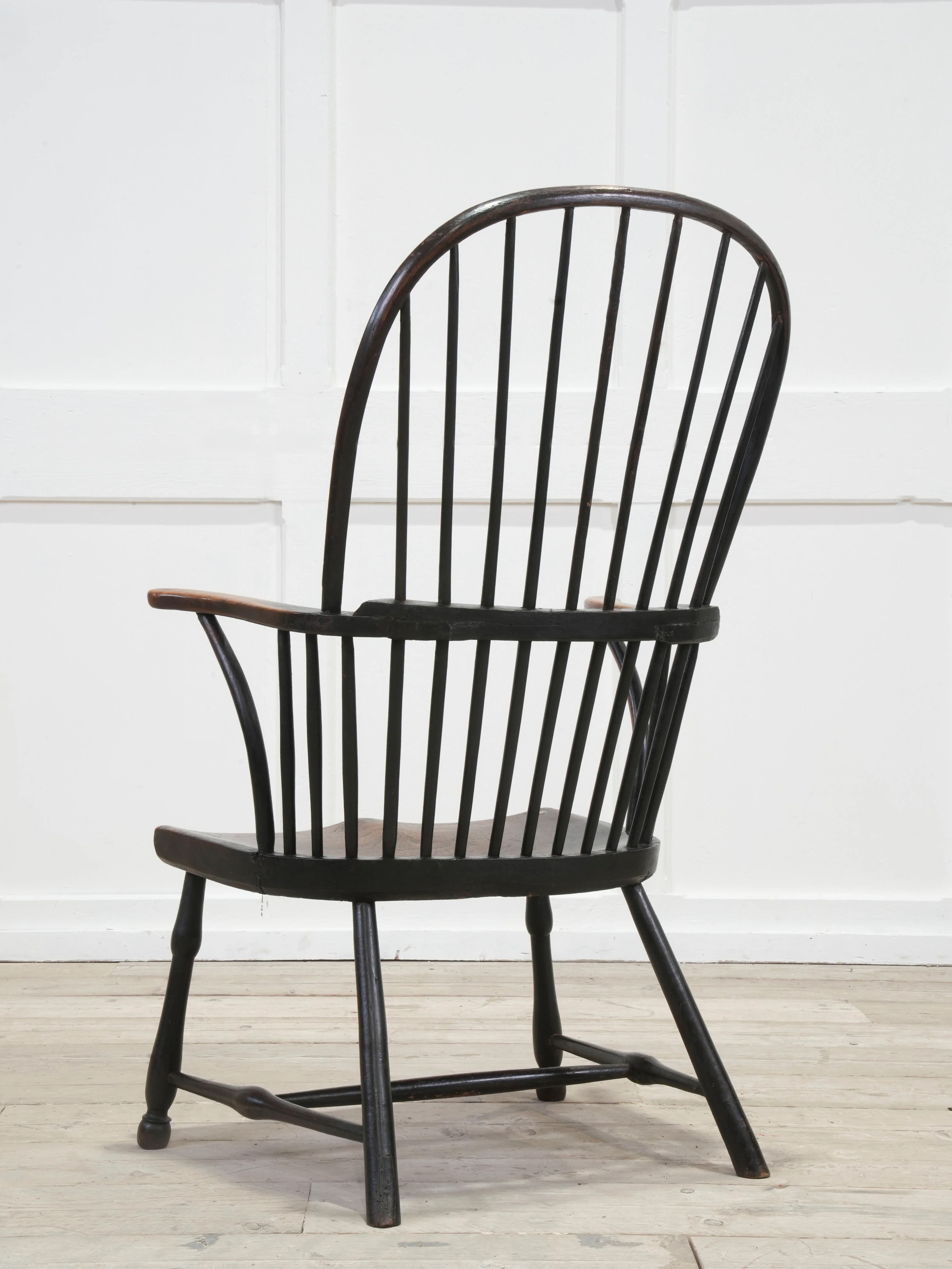 A Late 18th Century Painted Bow Backed Windsor Armchair - Image 5
