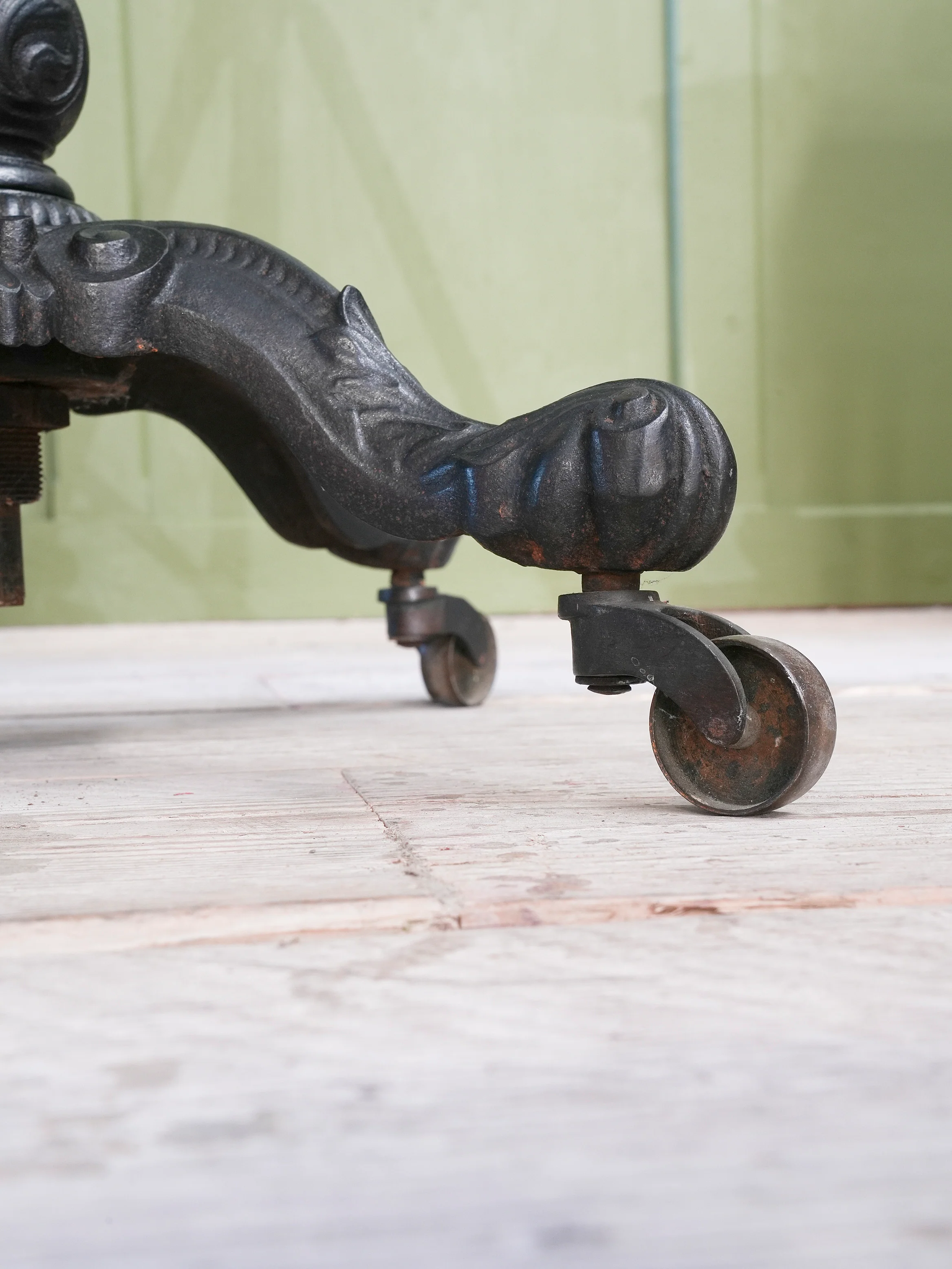A 19th Century Telescopic Table - Image 12
